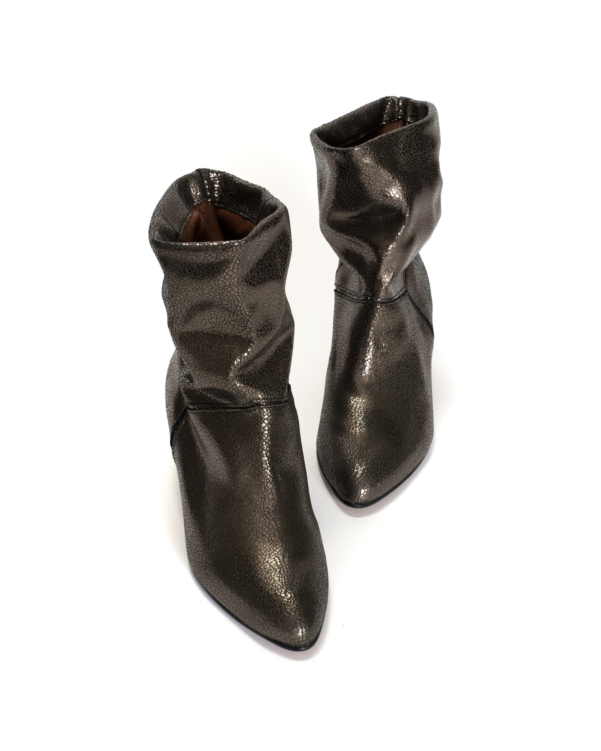 Jassi 50 stiletto Crackled metallic goat Platinum - Anonymous Copenhagen