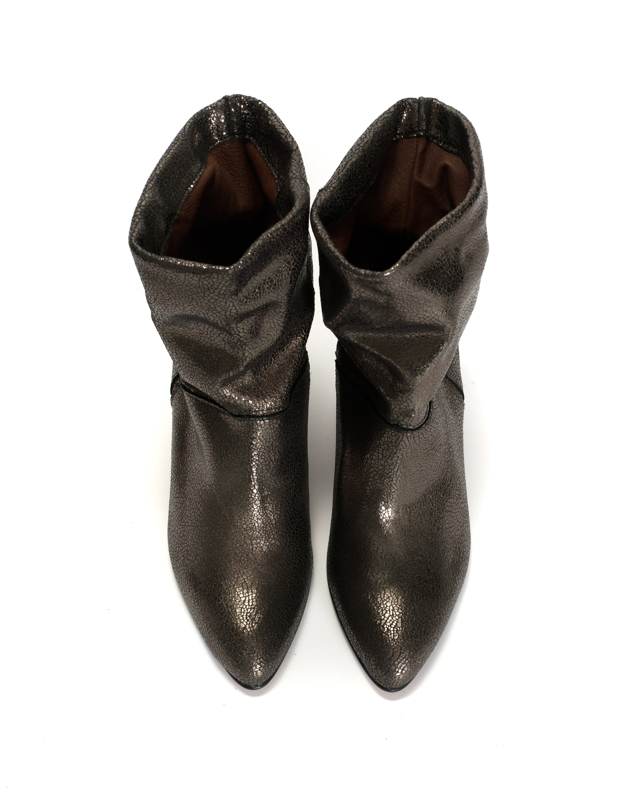 Jassi 50 stiletto Crackled metallic goat Platinum - Anonymous Copenhagen