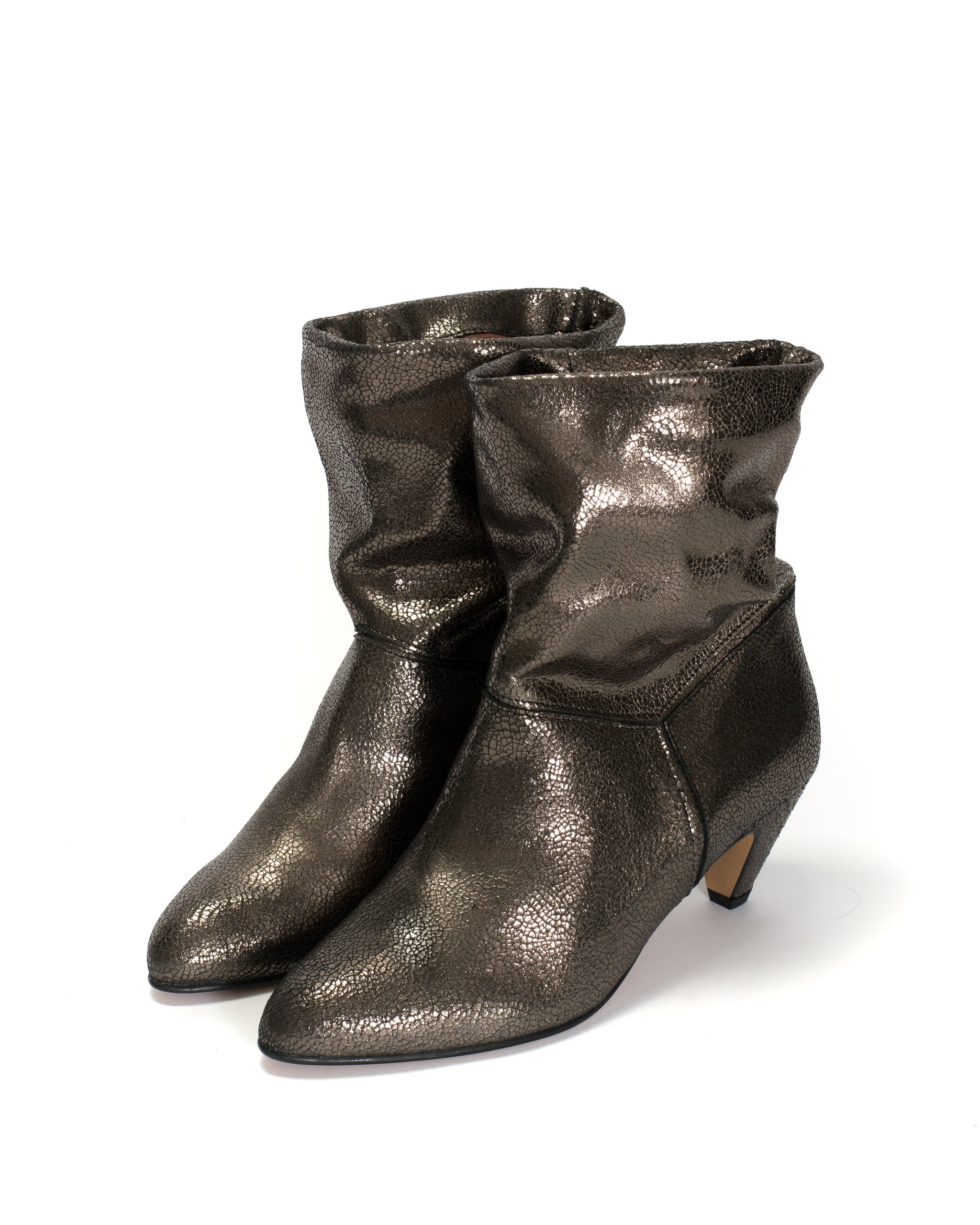 Jassi 50 stiletto Crackled metallic goat Platinum - Anonymous Copenhagen