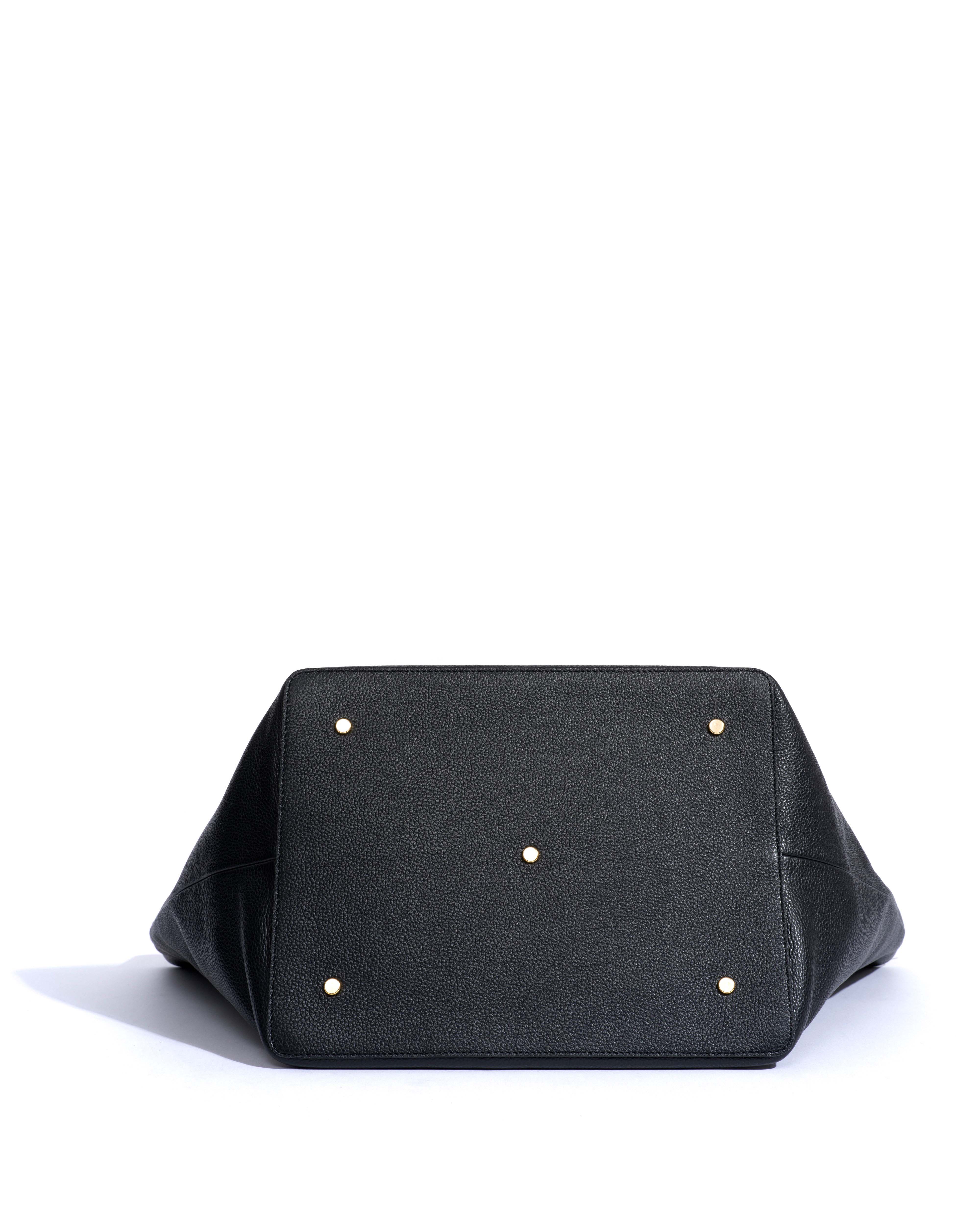 Arya carryall bag Pebbled soft calf Black