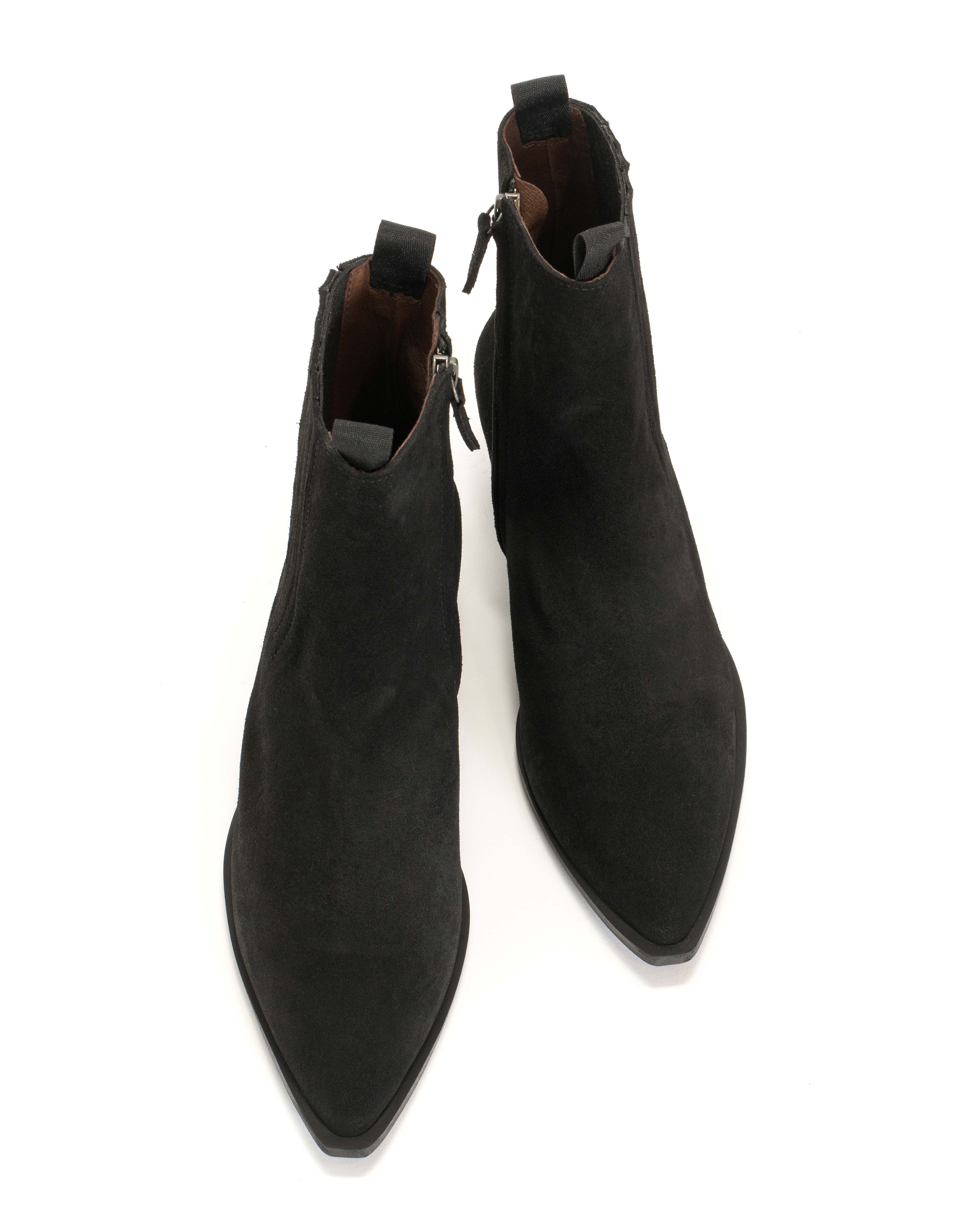 Hachi Calf suede Black
