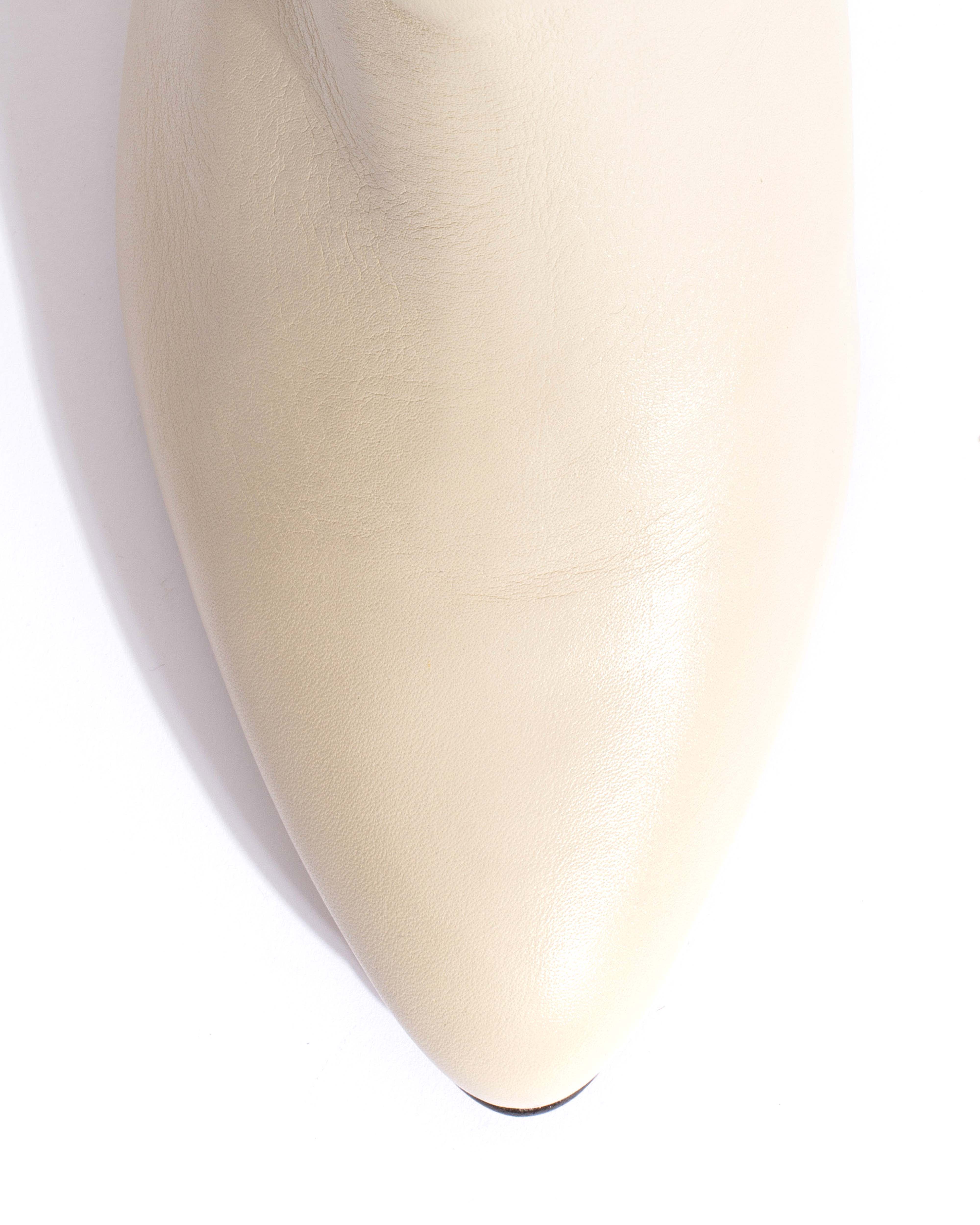 Jassi 50 stiletto Soft calf & suede leather White sand