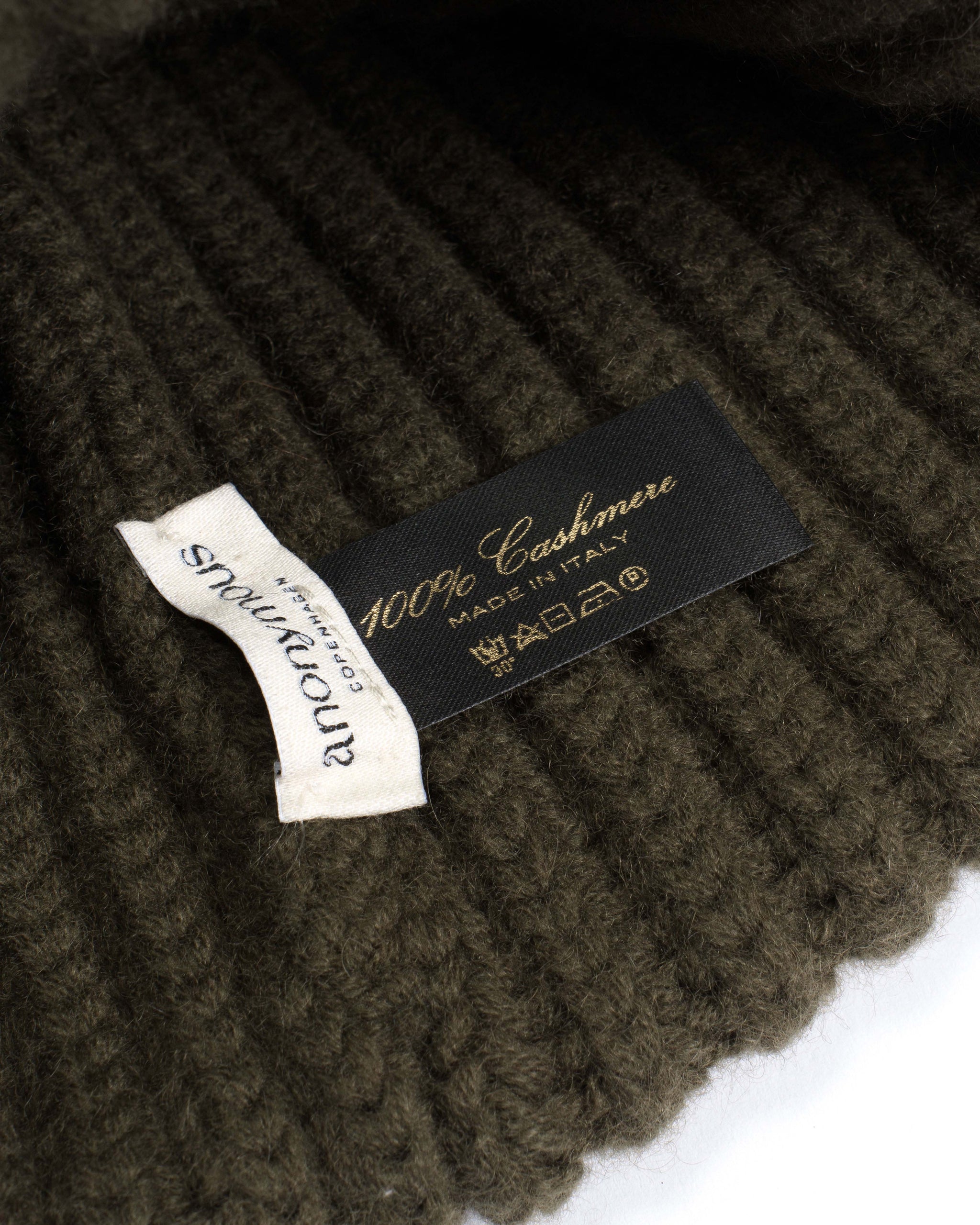 Sandra beanie 100% cashmere Olive green - Anonymous Copenhagen