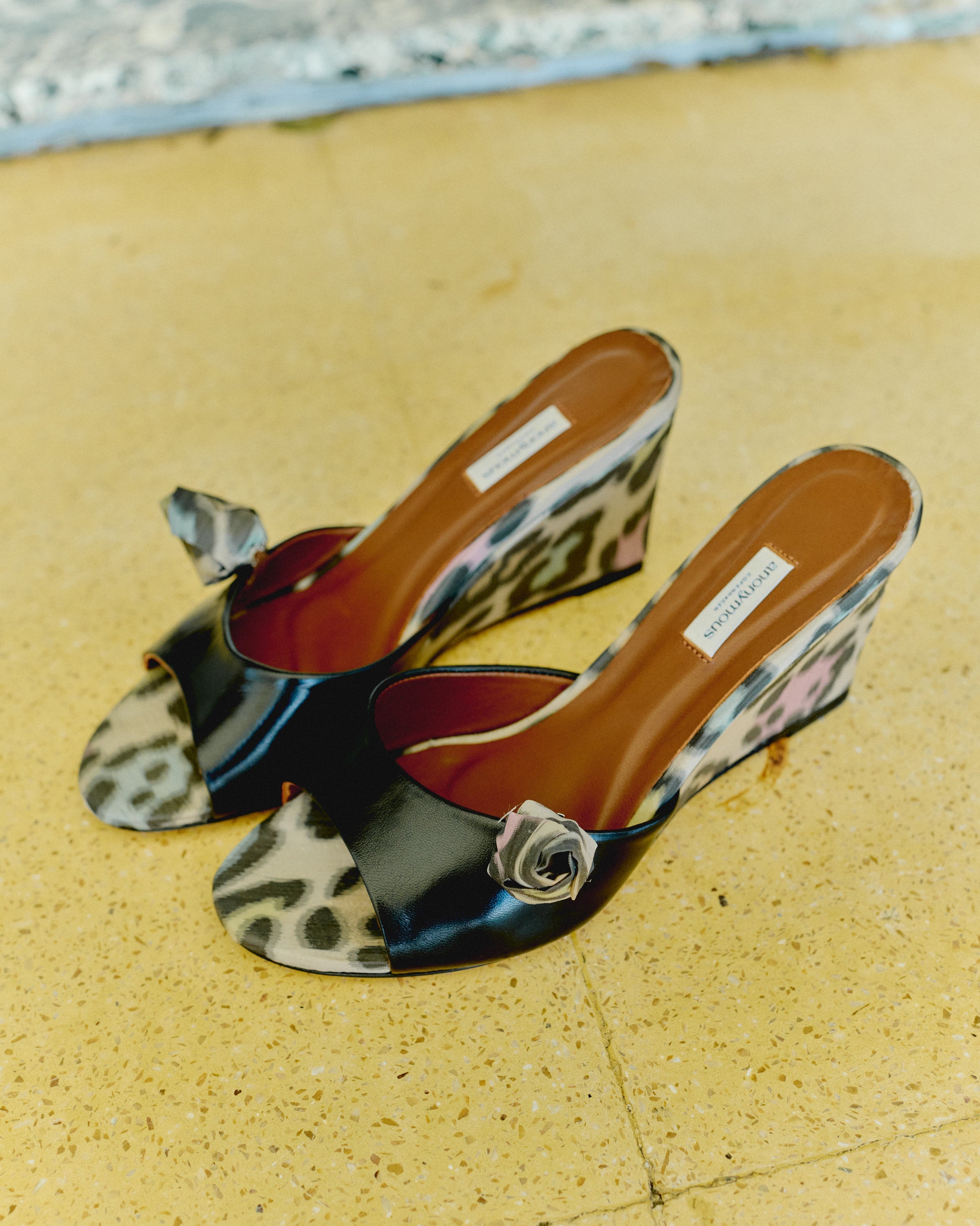Tulip shoe clip