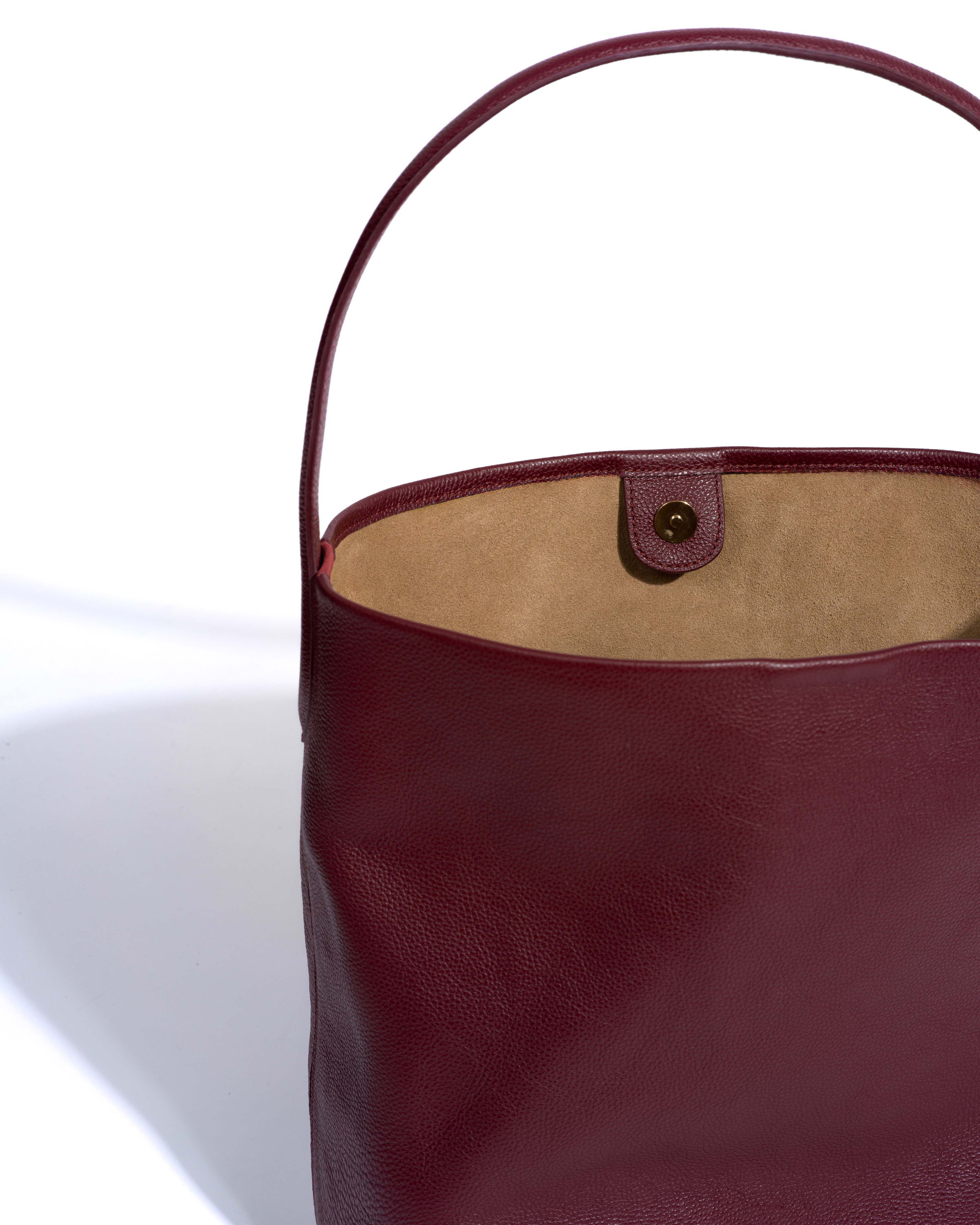 Versa everyday bag Pebbled soft calf Pomegranate