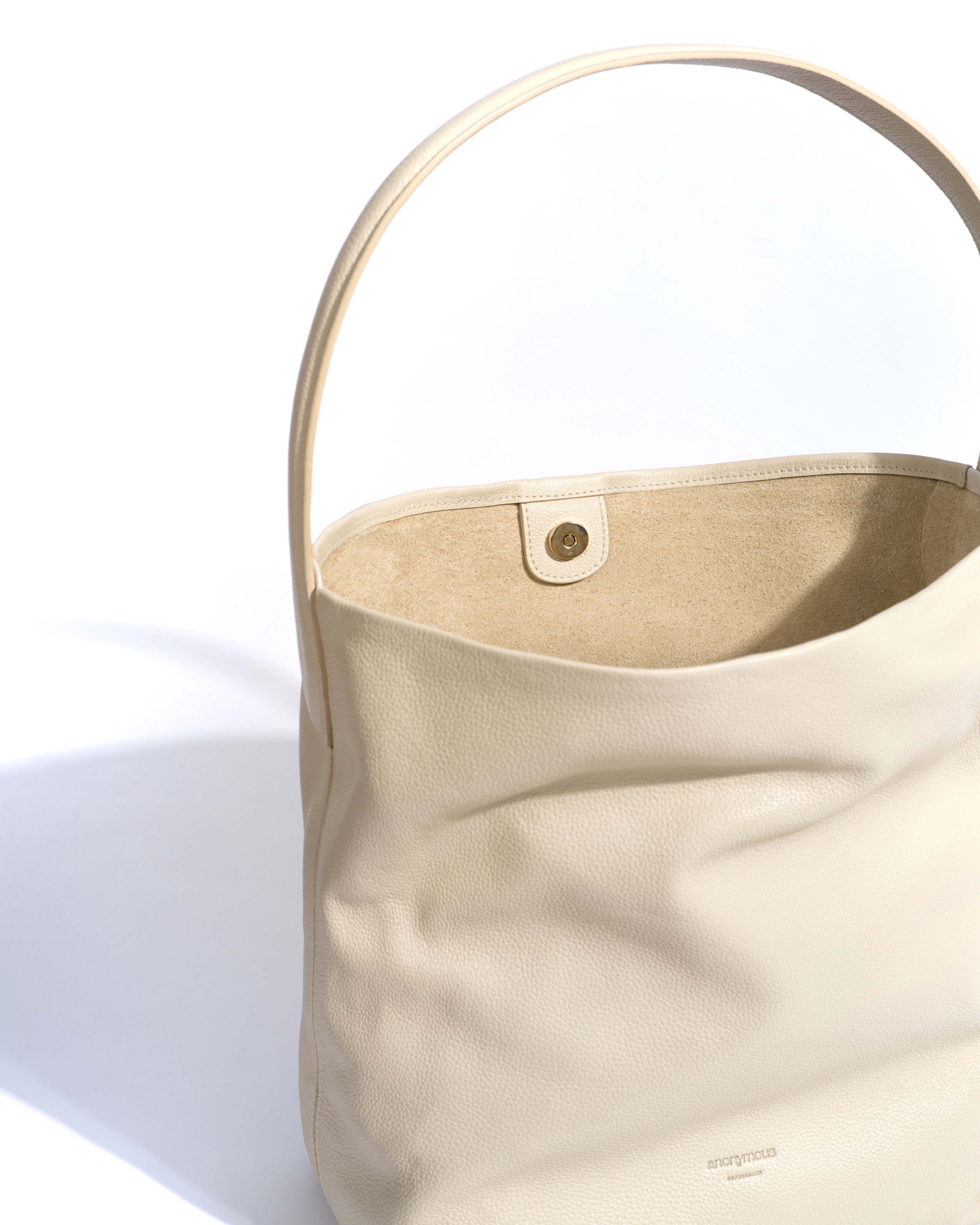 Versa slouchy everyday bag Pebbled soft calf White sand