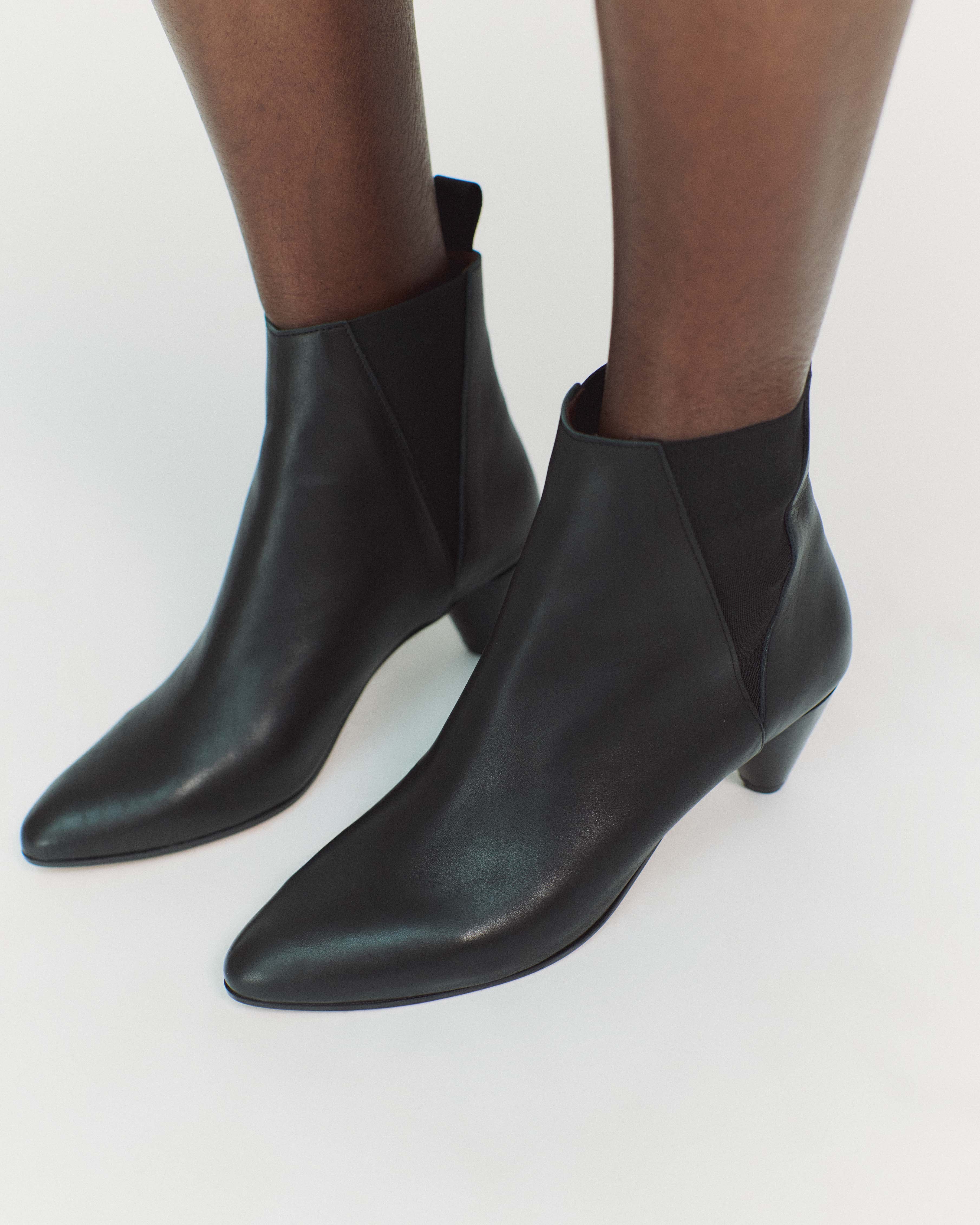 Clivia 50 cone Soft calf Black