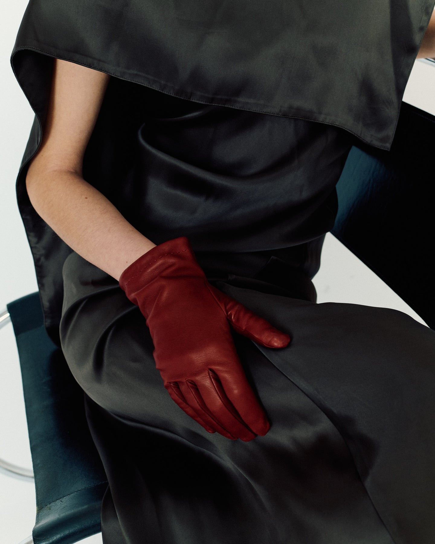 Soft lamb leather gloves in deep red