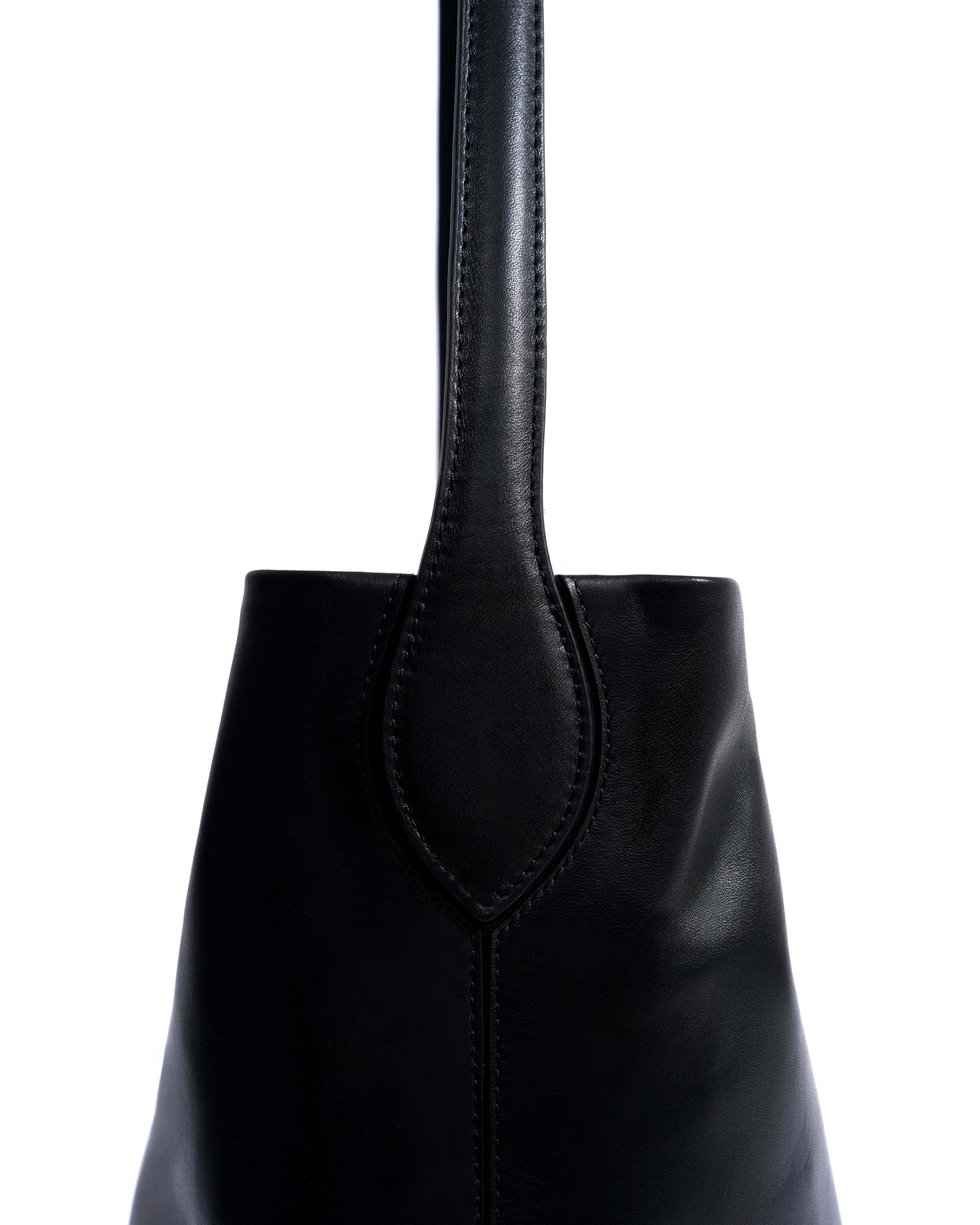 Versa slouchy everyday bag Soft calf Black