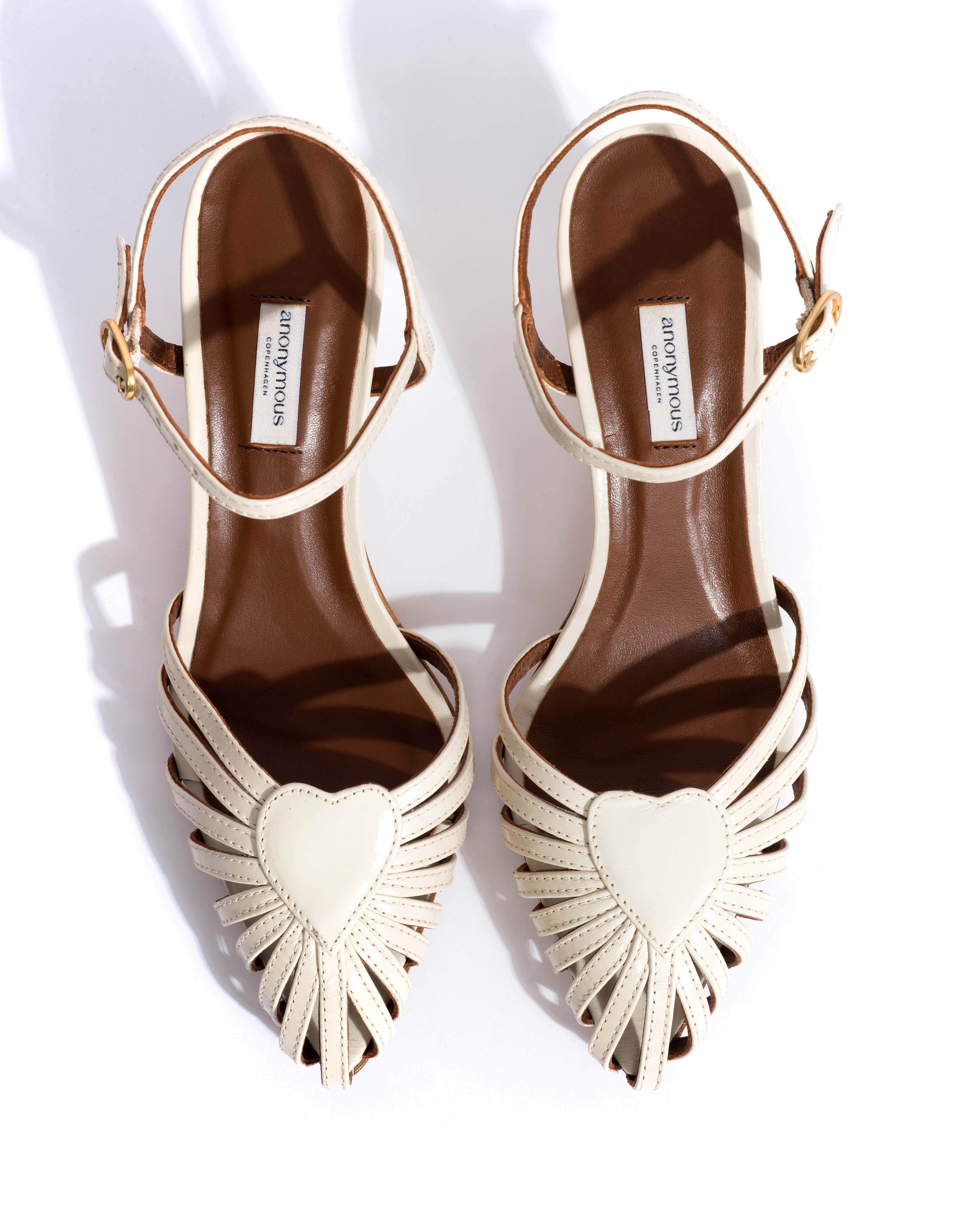 Keesha 55 Crinkled polished goat White sand