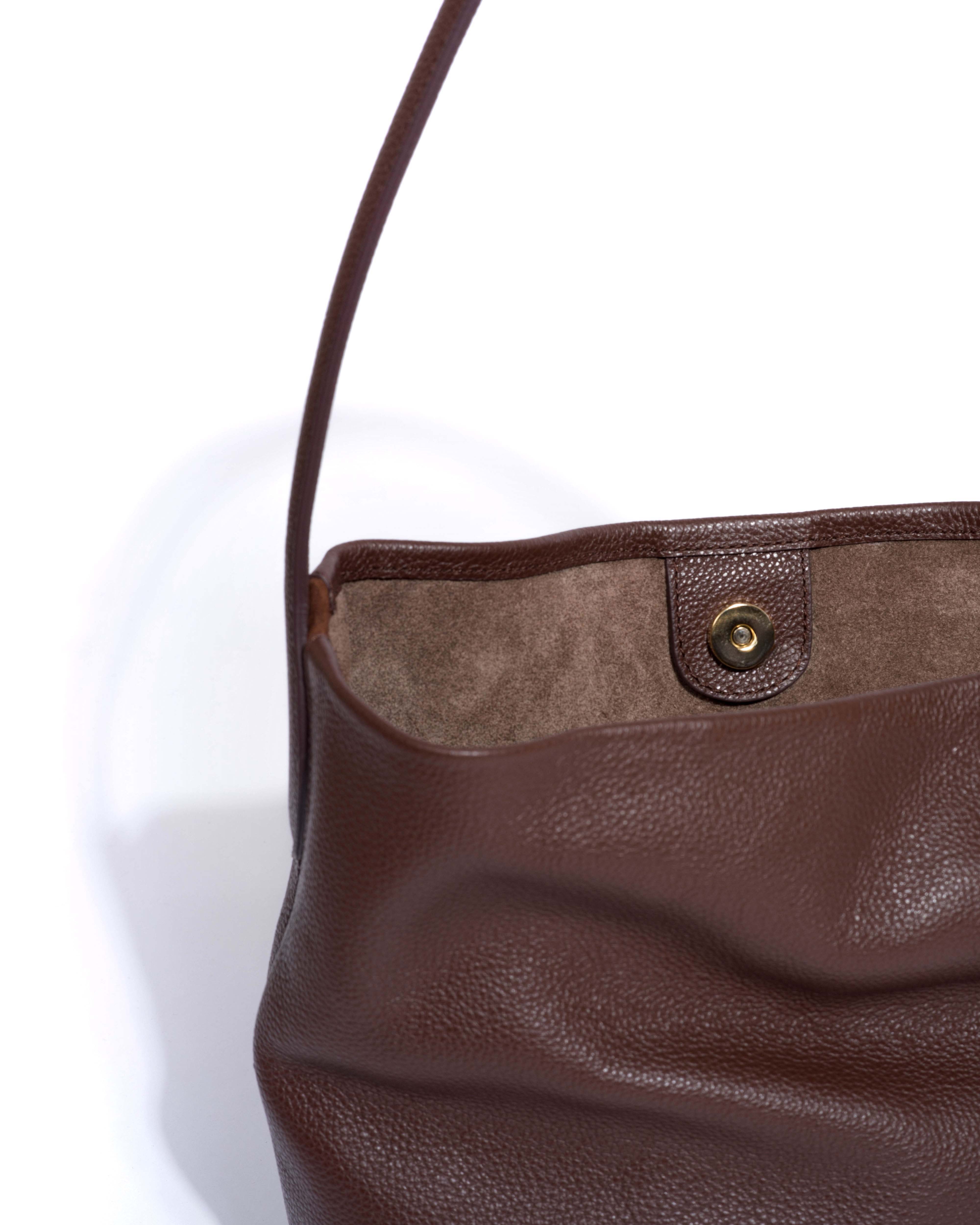 Versa slouchy petite bag Pebbled soft calf Chocolate