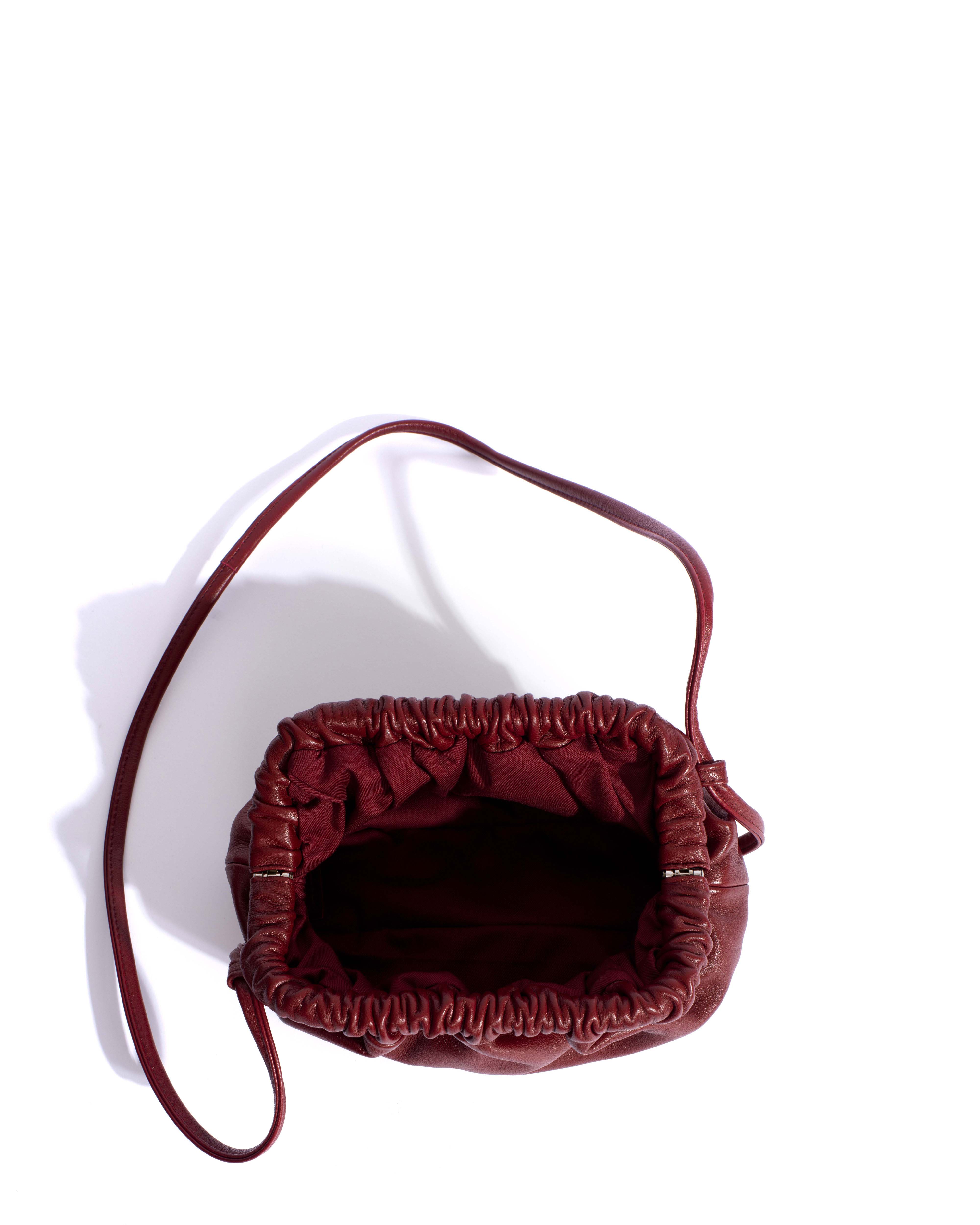 Hally petite cloud bag Shiny lamb Pomegranate