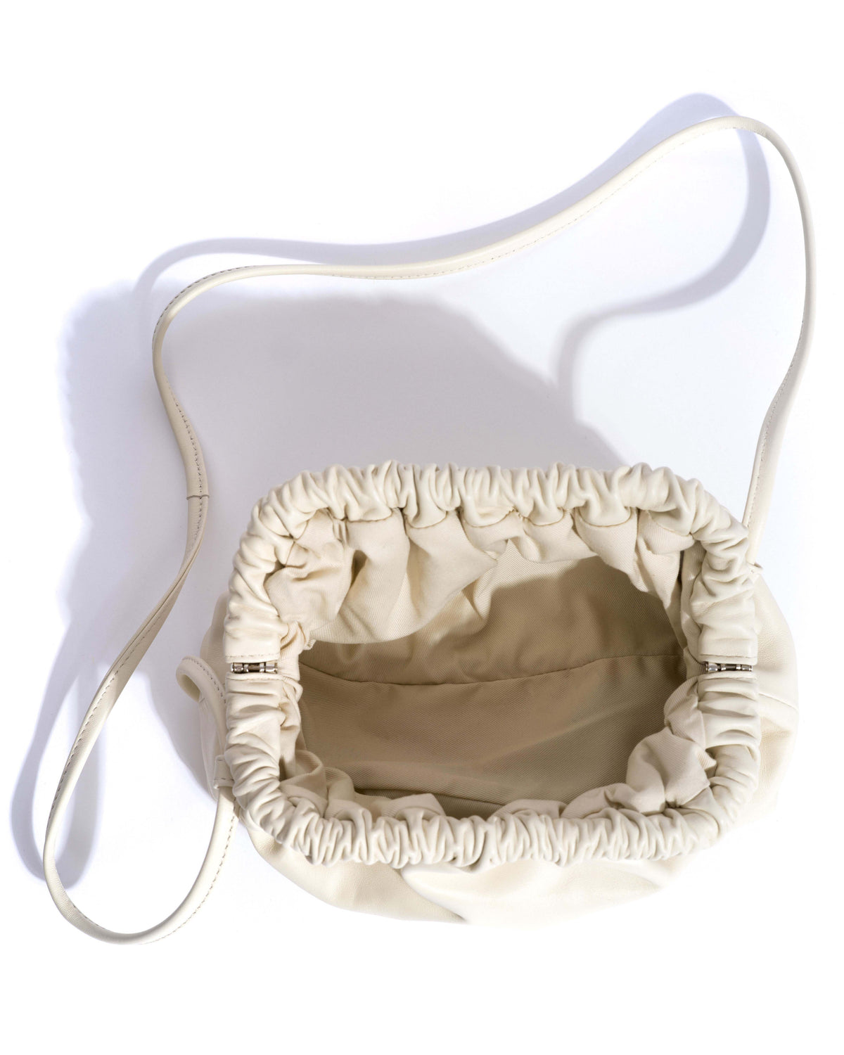 Hally petite cloud bag Shiny lamb White sand