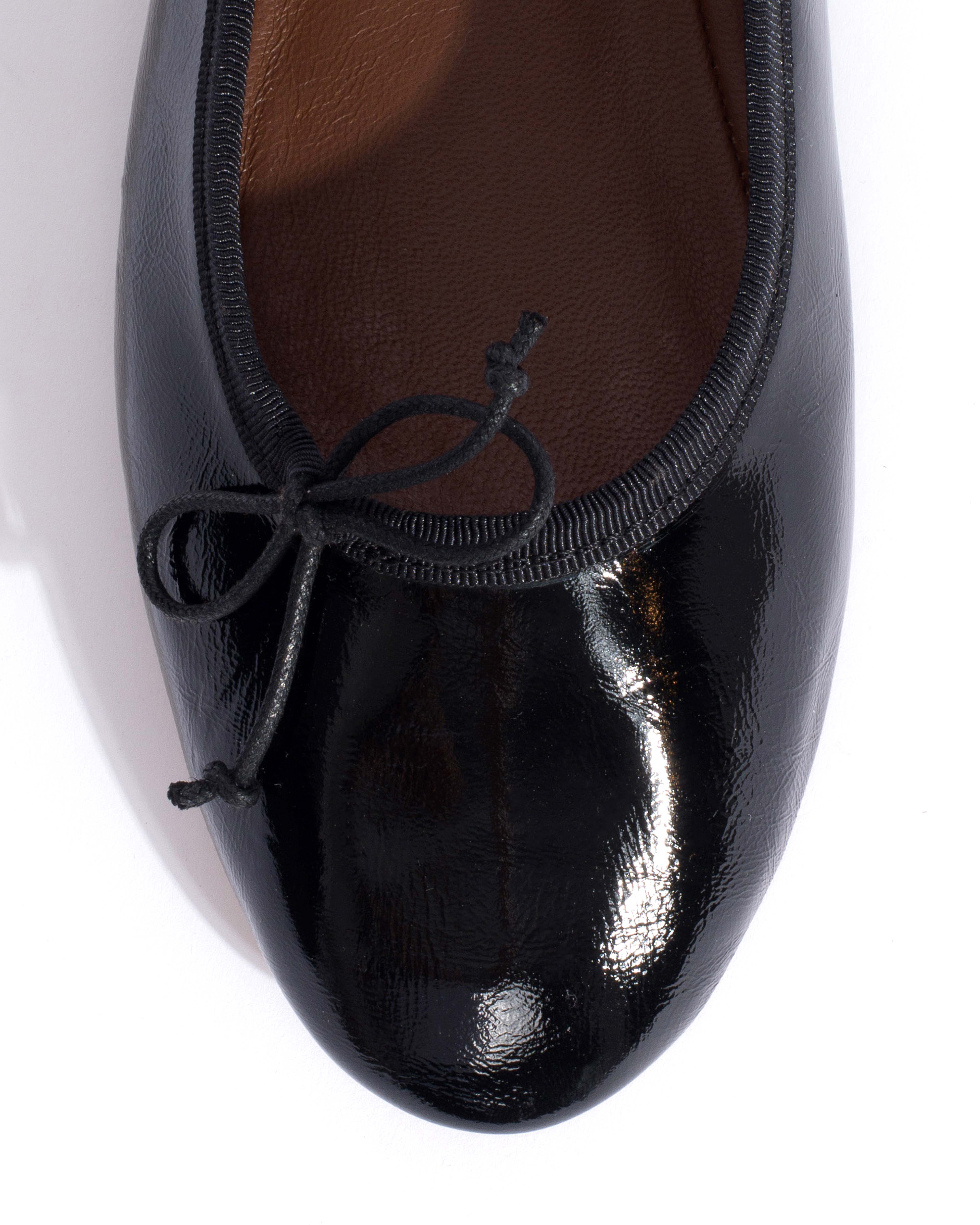 Rhina Crinkled polished goat Black