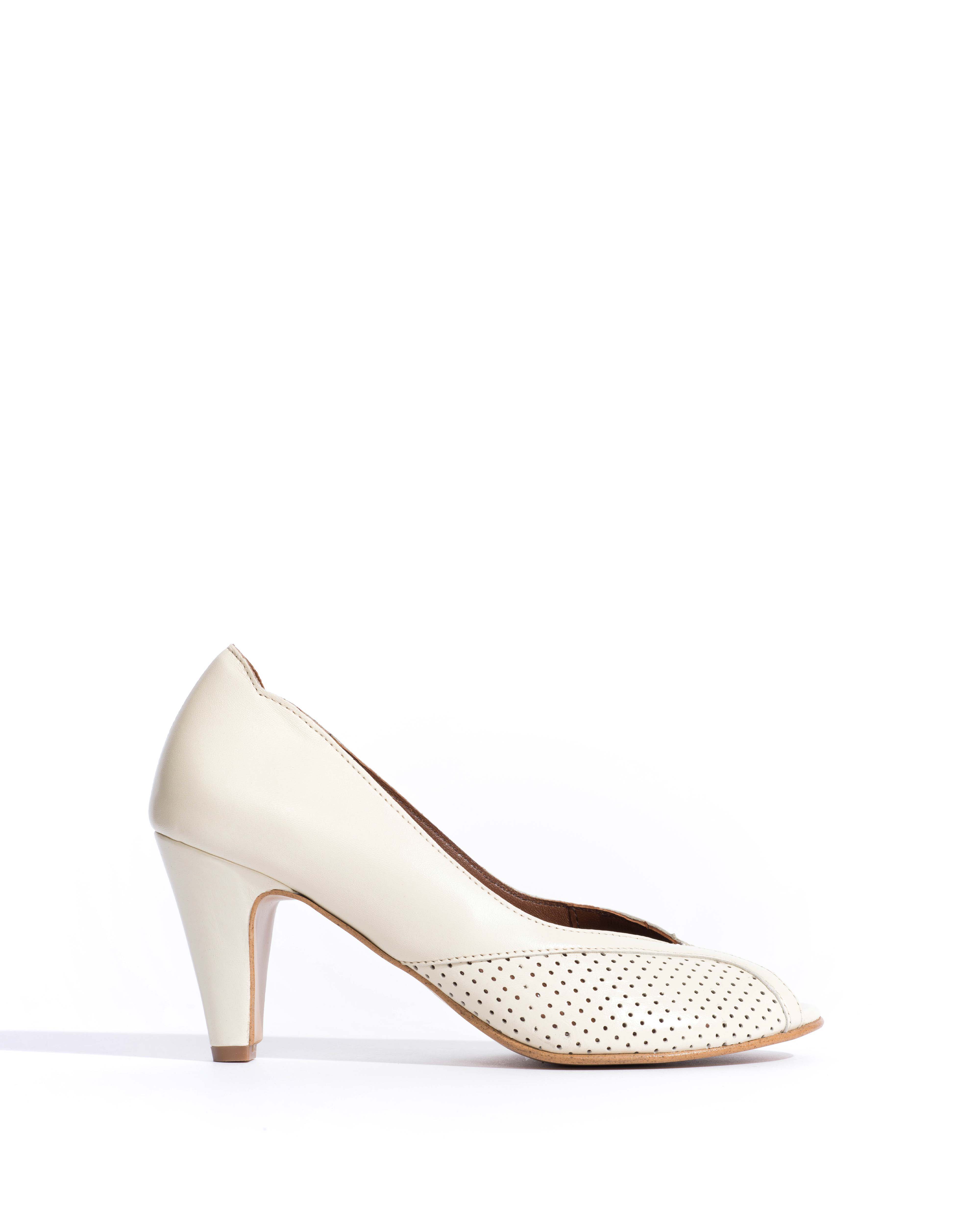 Alania Shiny lamb White sand