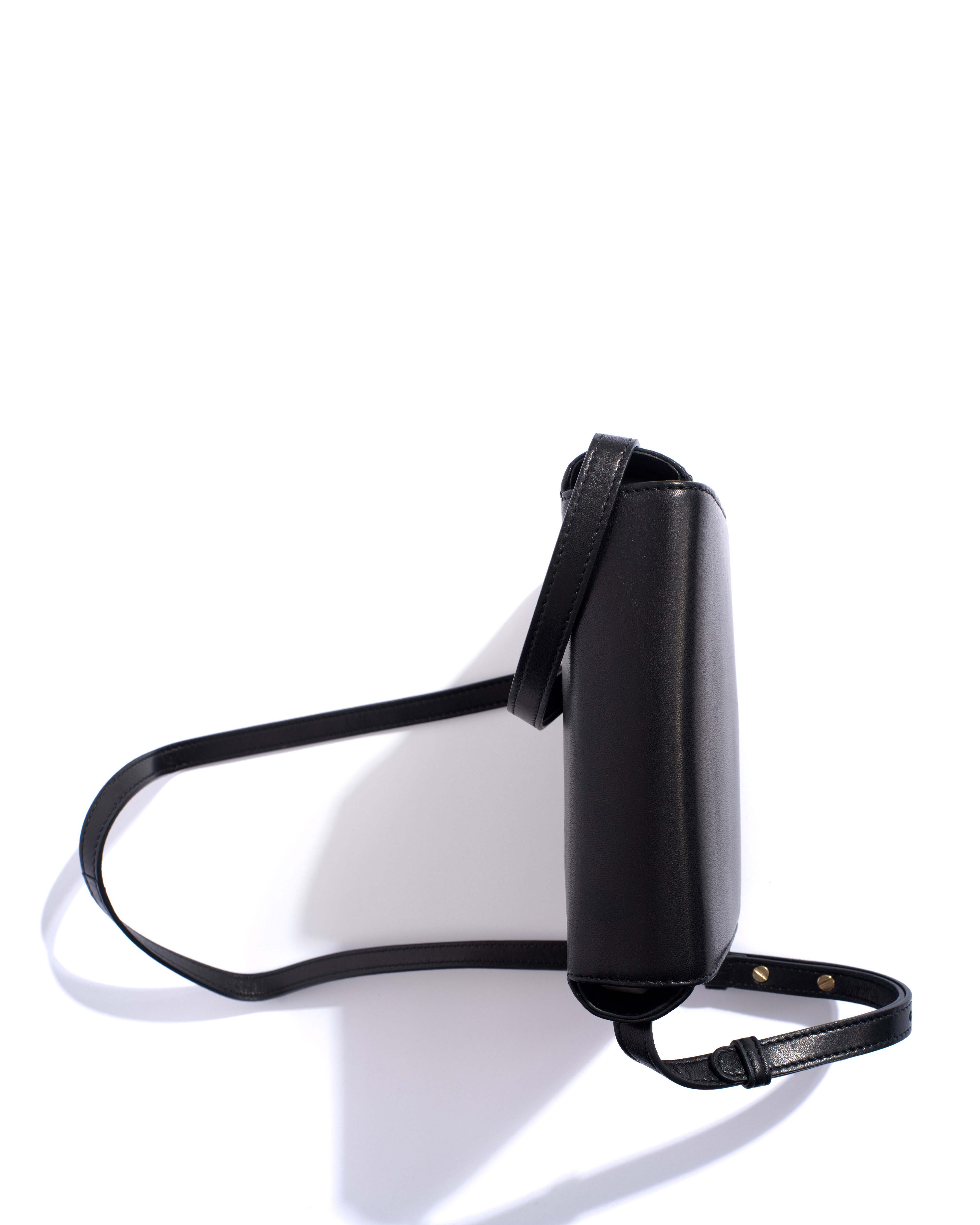 Sicha interlace crossover bag Shiny lamb Black