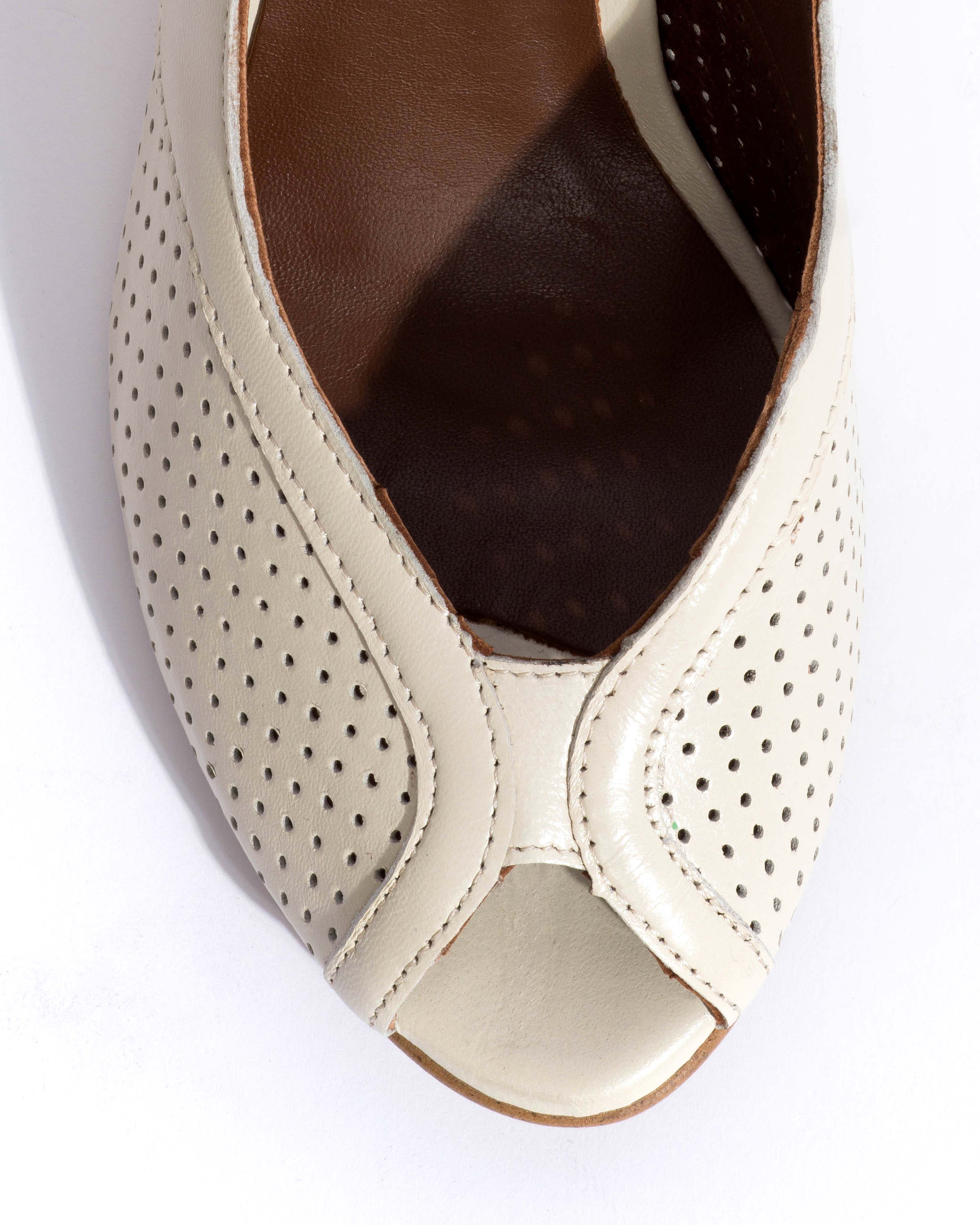 Alania Shiny lamb White sand