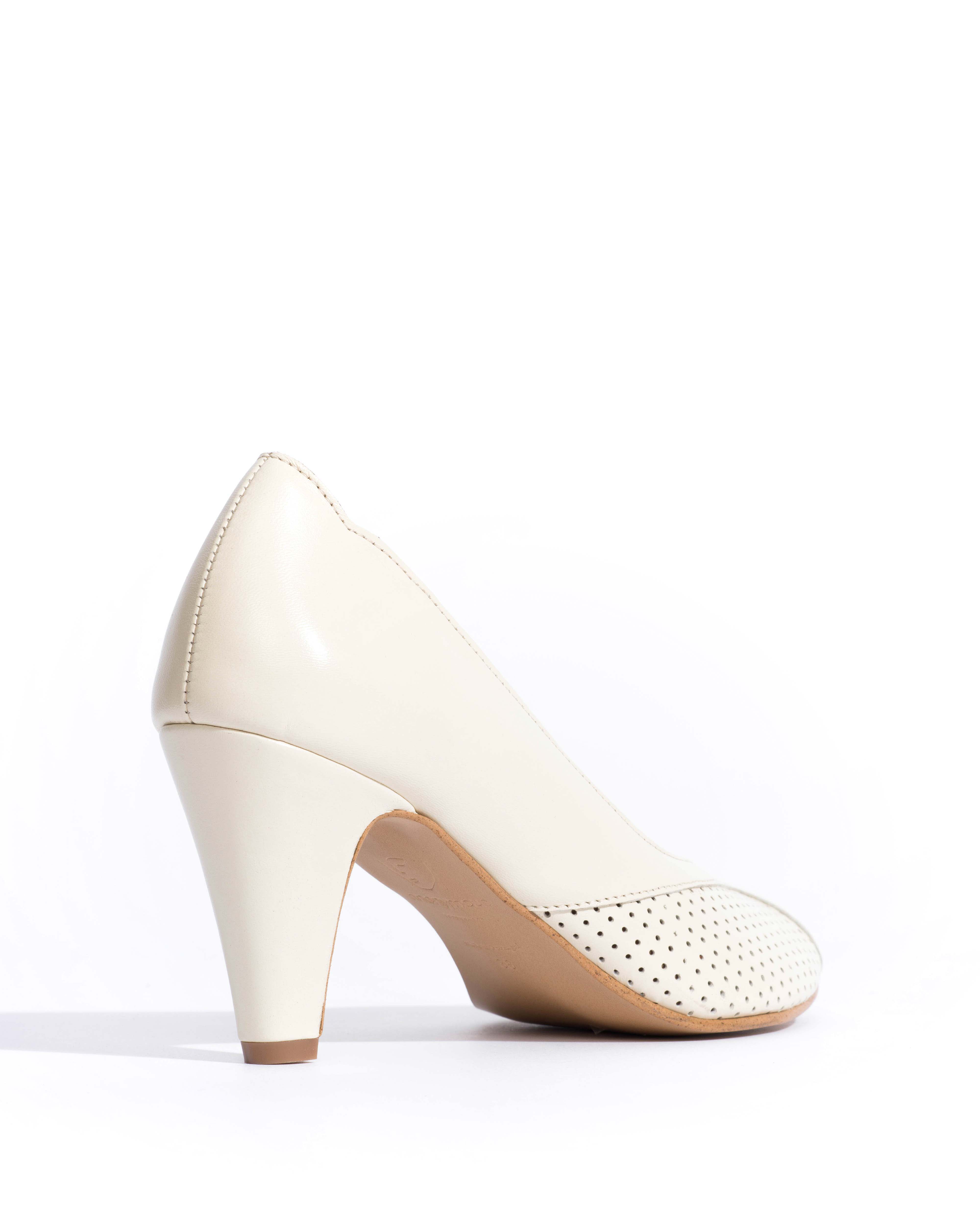 Alania Shiny lamb White sand