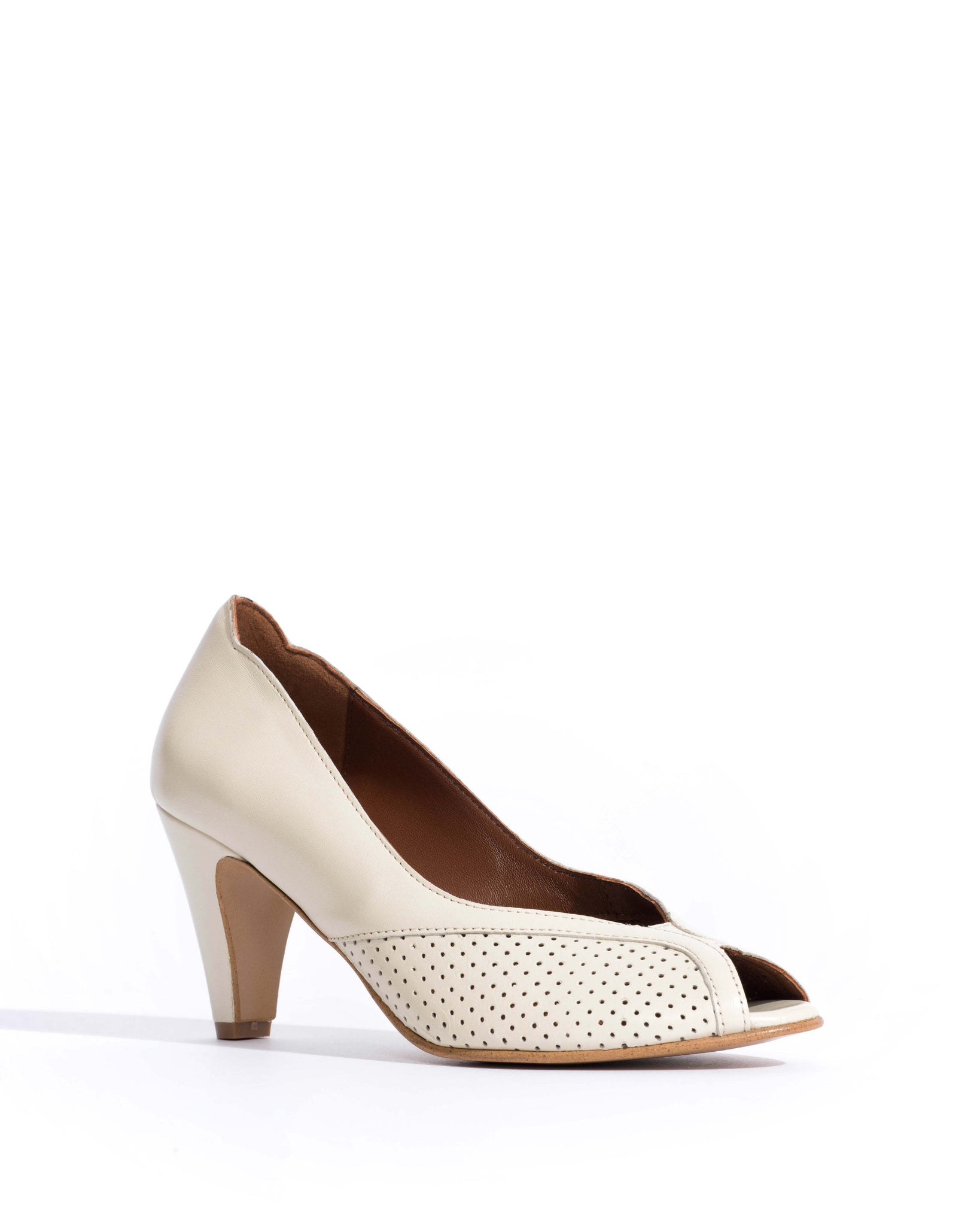 Alania Shiny lamb White sand