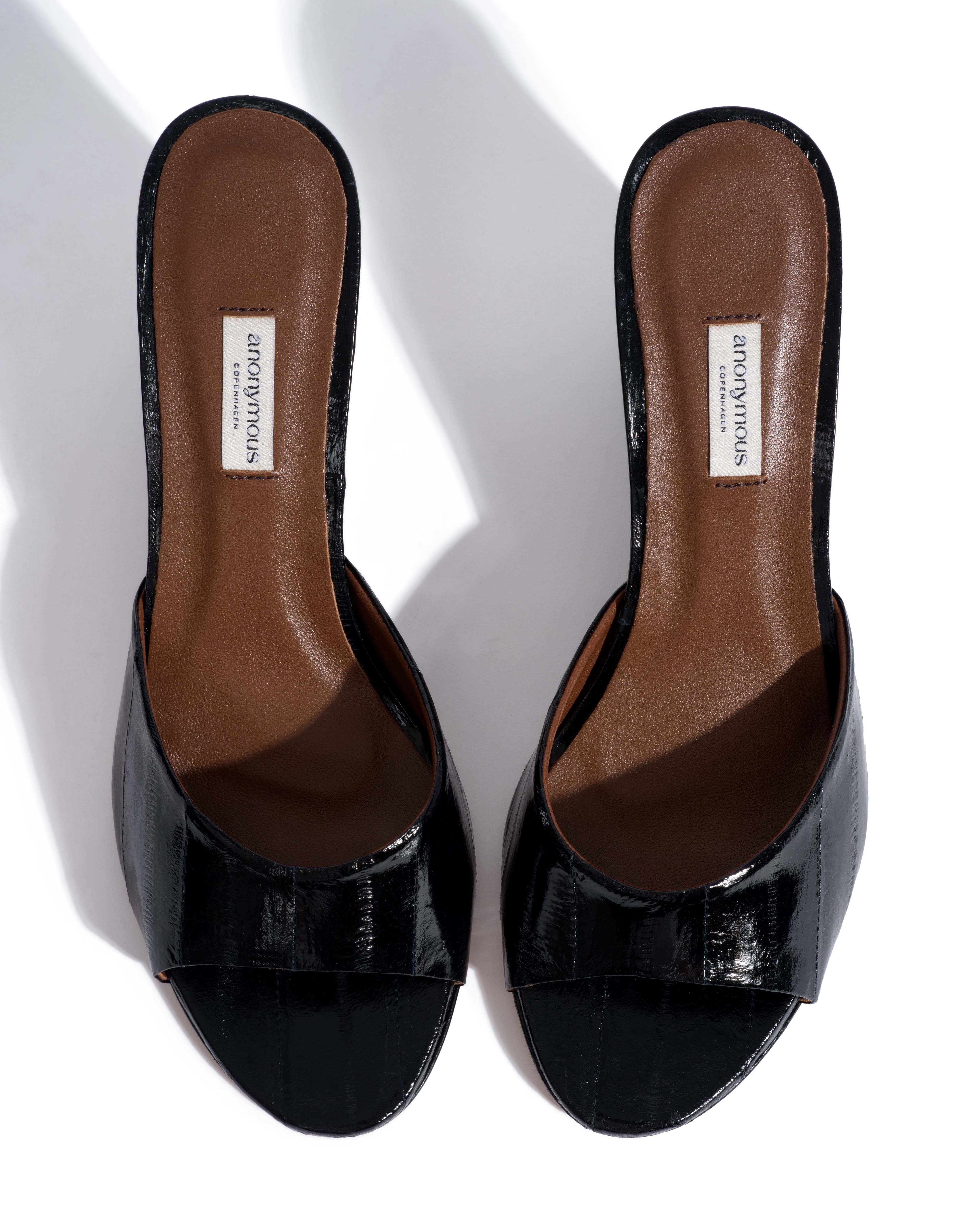 Gwen 75 wedge Shiny eel Black
