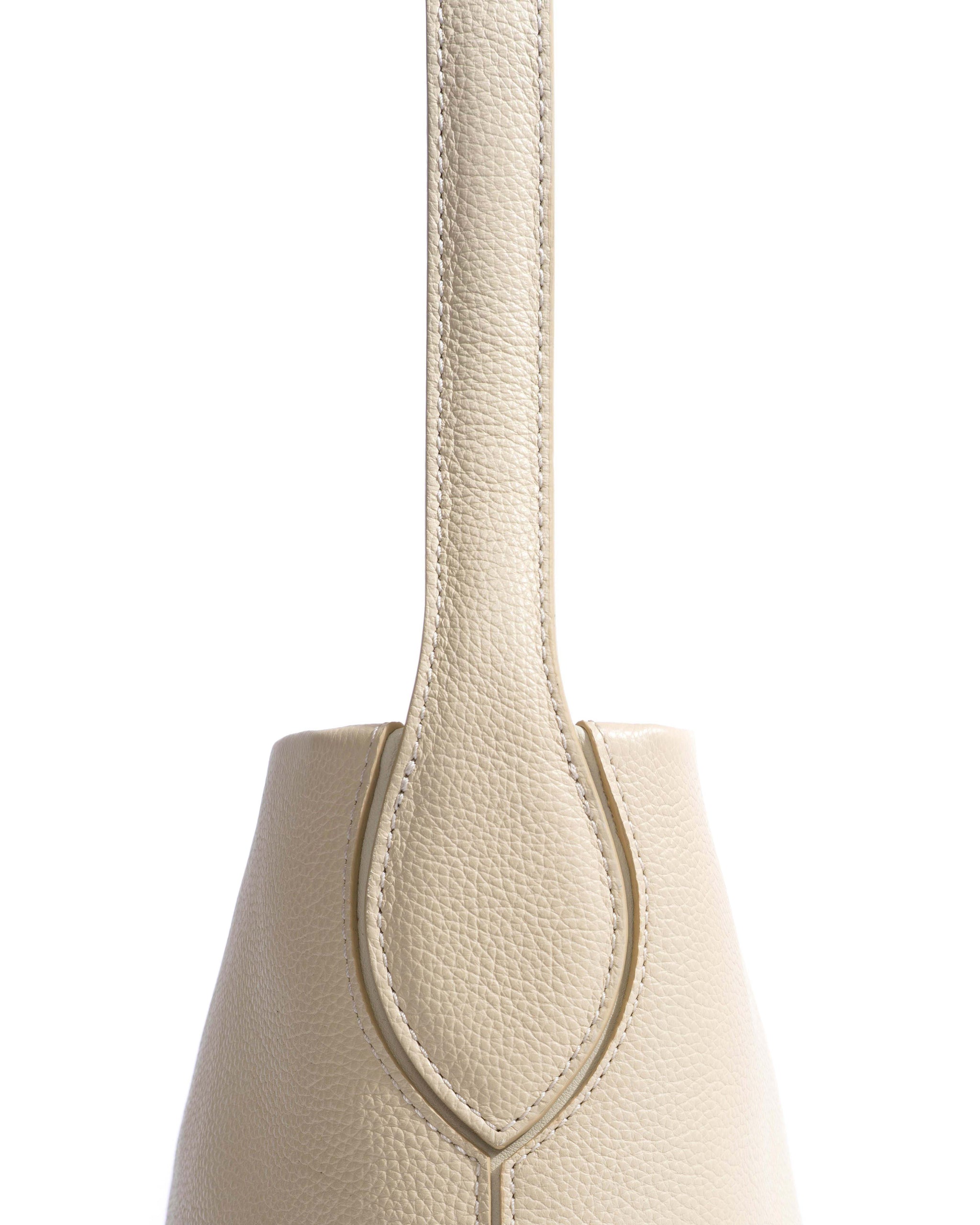 Versa petite bag Pebbled soft calf White sand