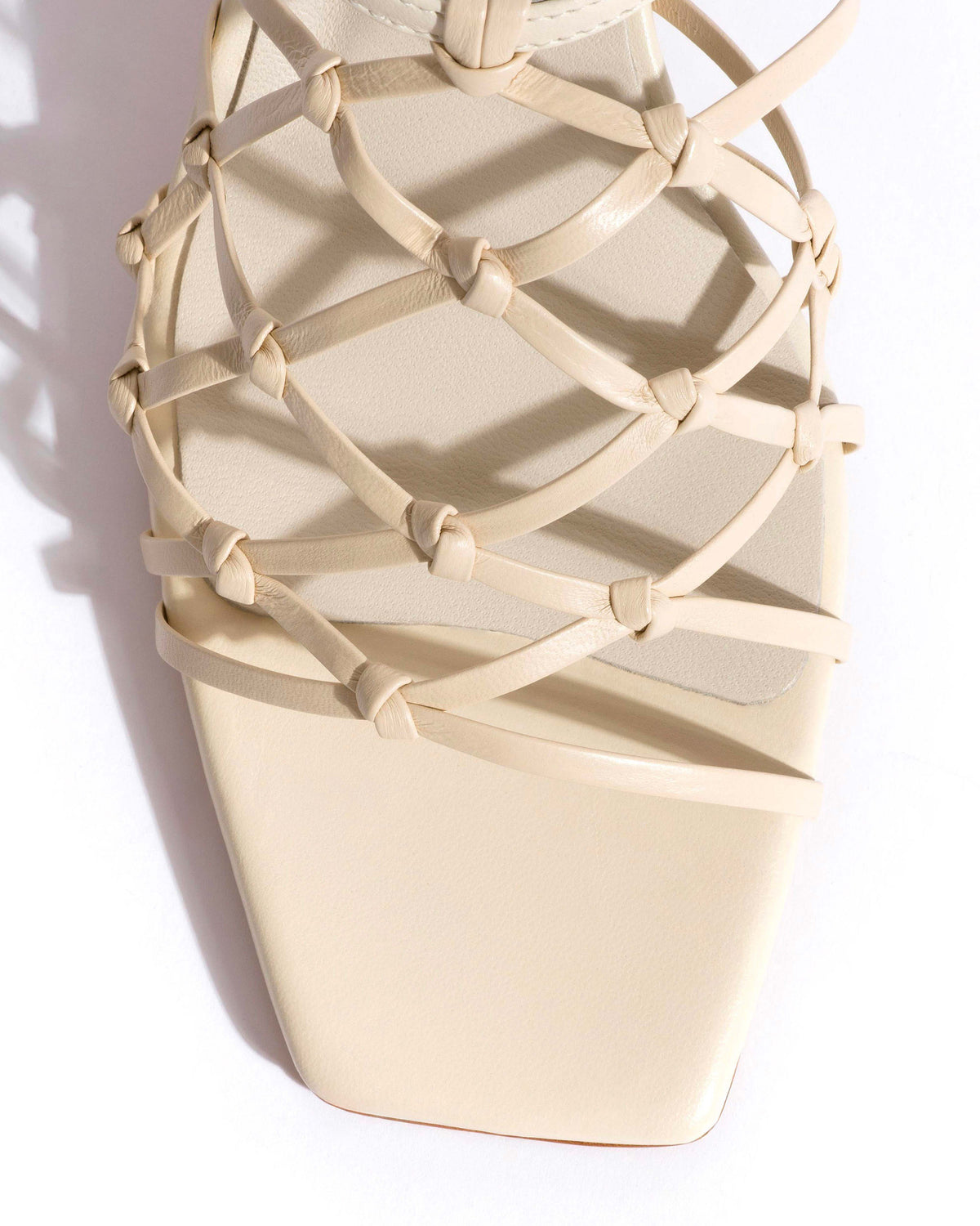 Coco 60 hand-braided Hand-braided leather White sand