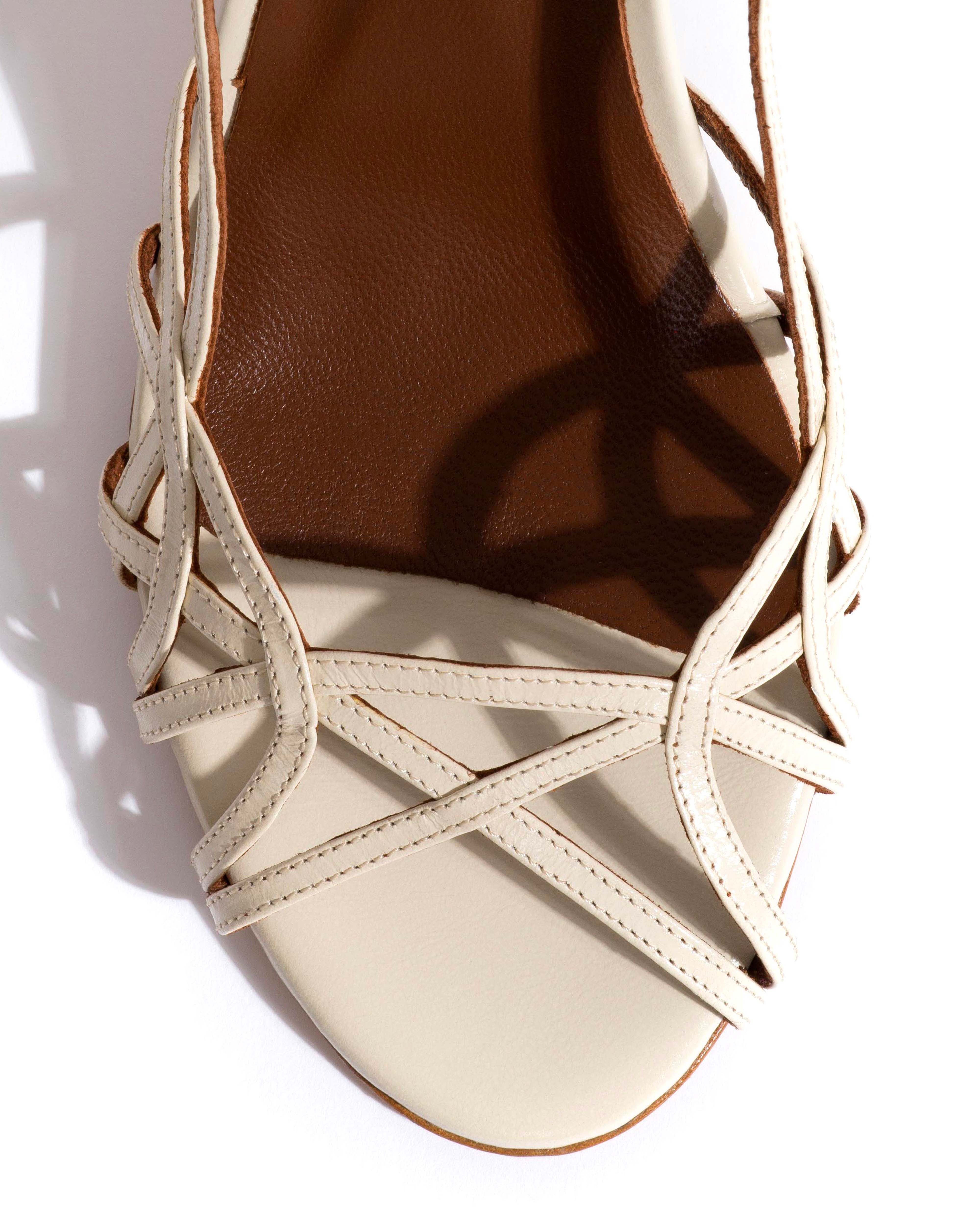 Scarlett 100 Crinkled polished goat White sand