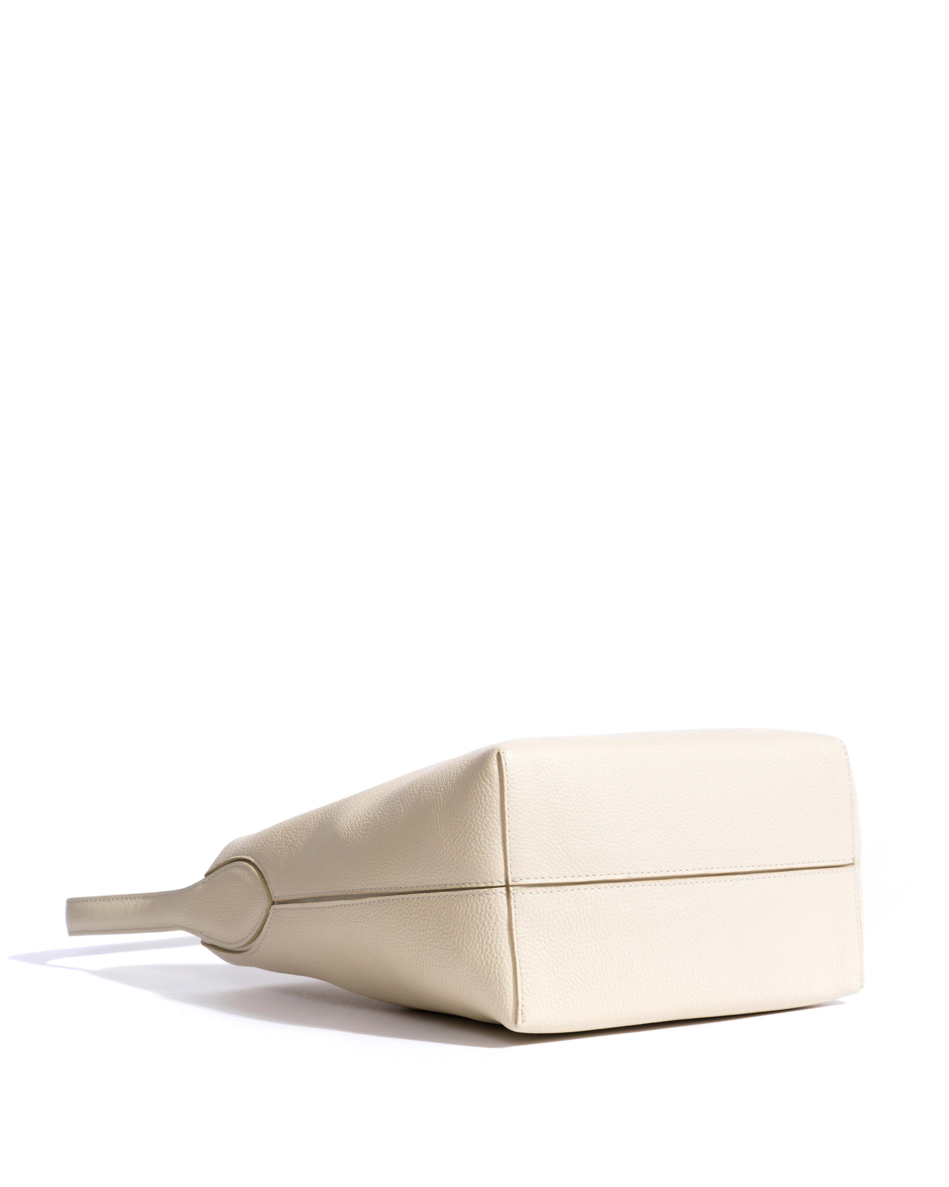 Versa petite bag Pebbled soft calf White sand