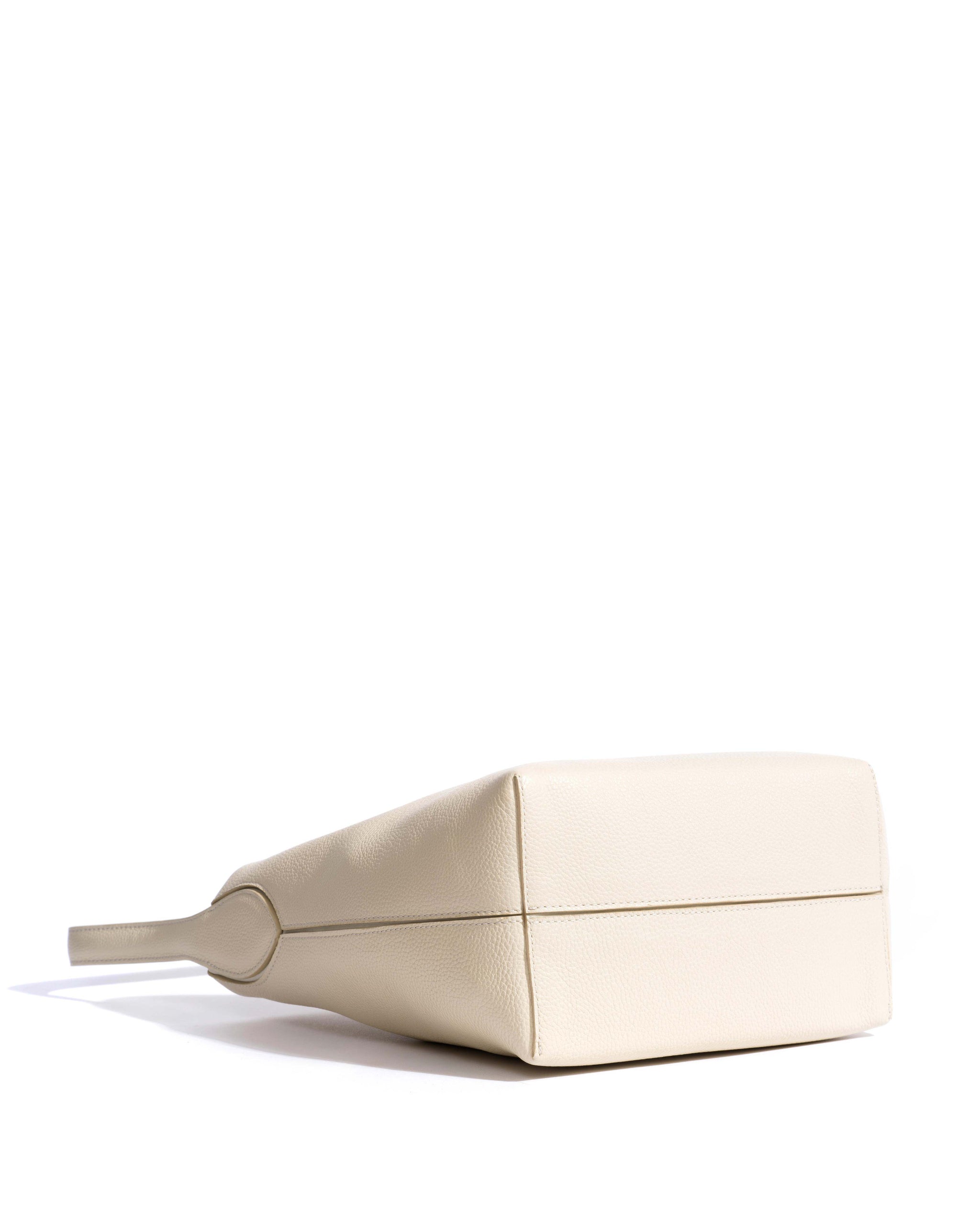 Versa petite bag Pebbled soft calf White sand