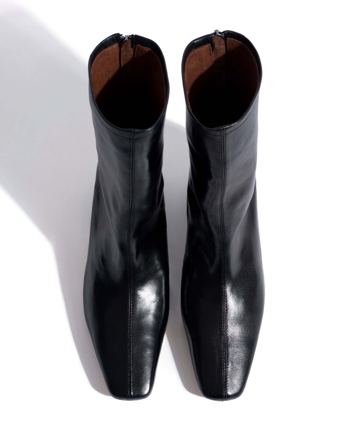 Katti Shiny lamb Black