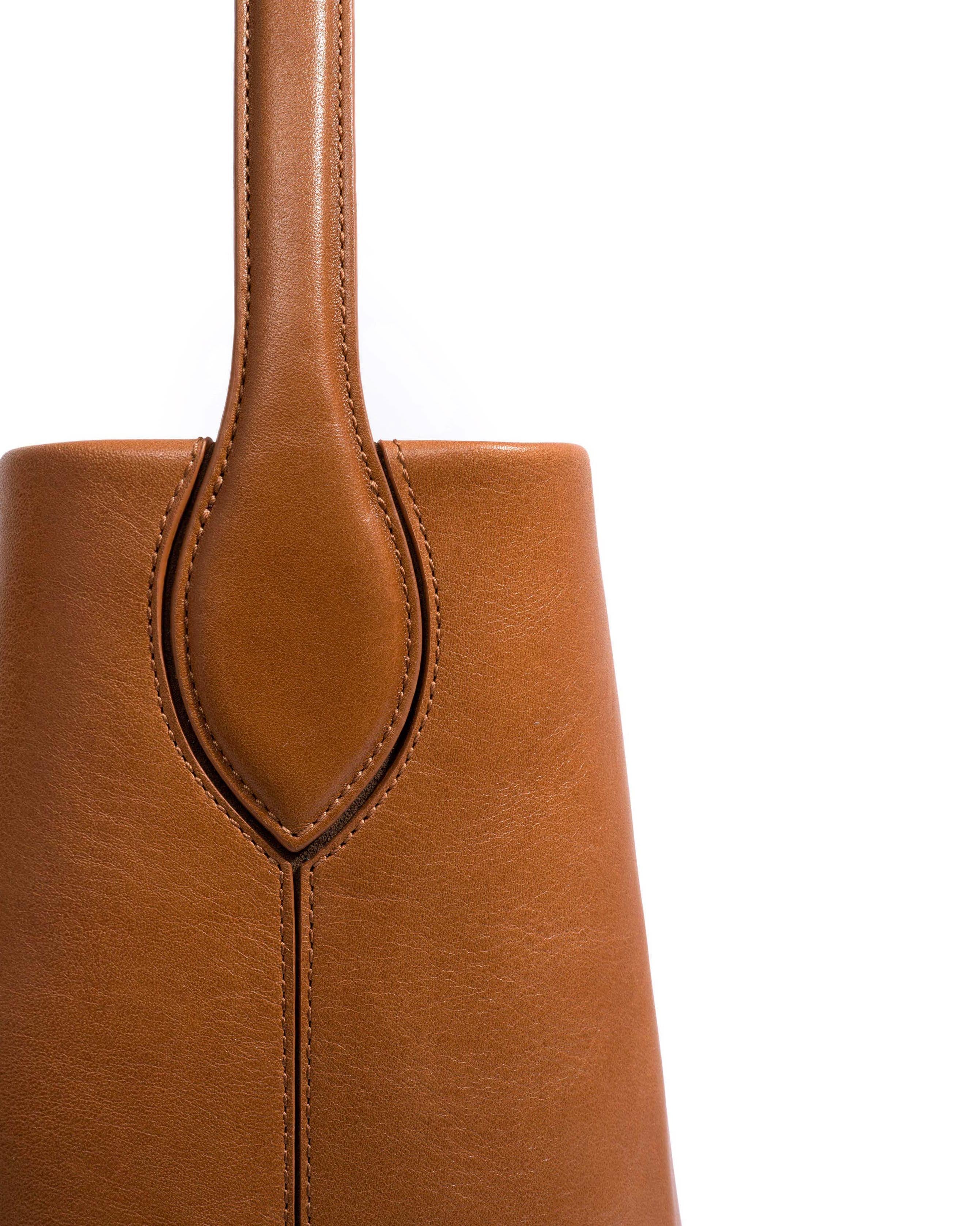 Versa everyday bag Vegetal soft calf Cinnamon