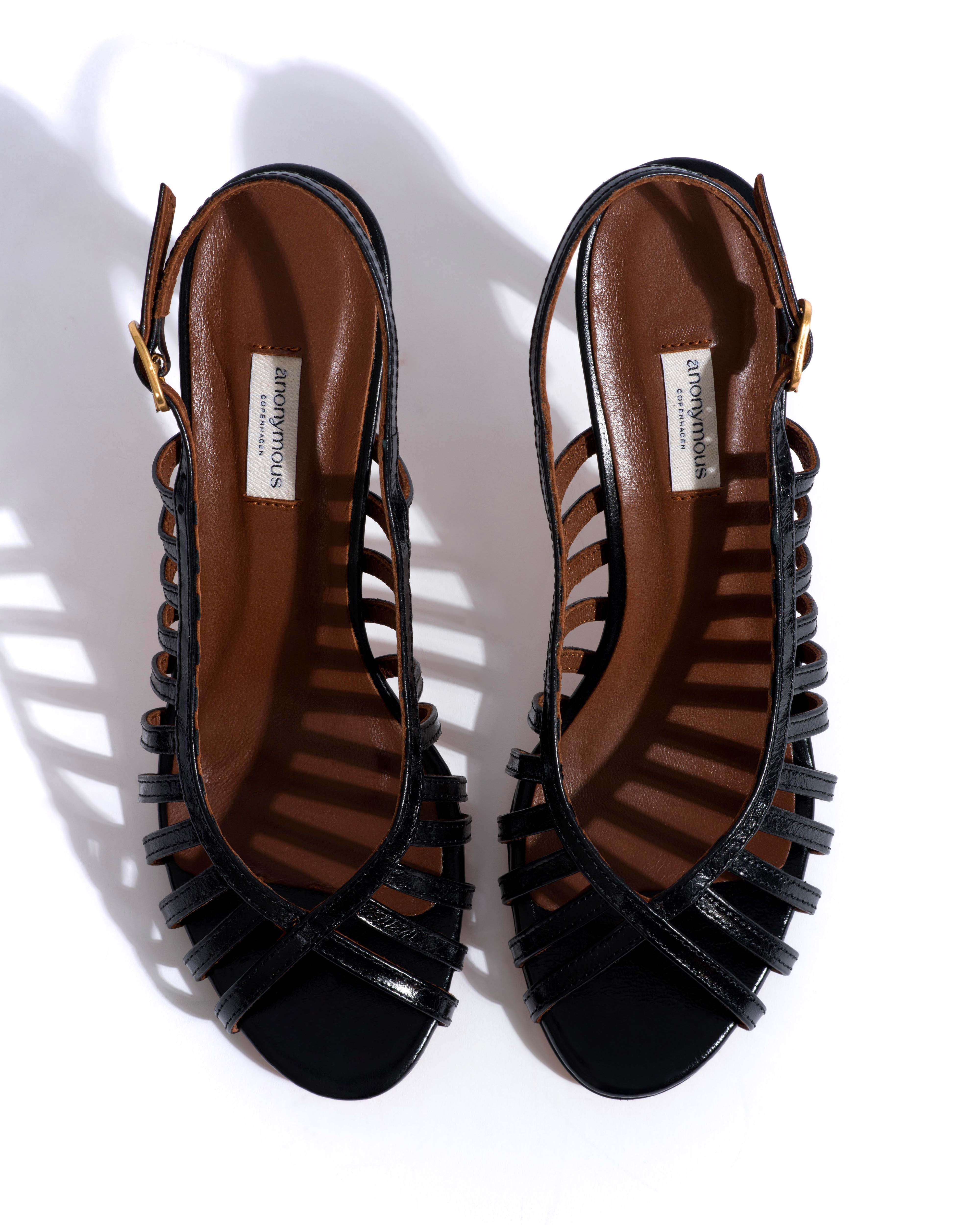 Carminho 75 Crinkled polished goat Black