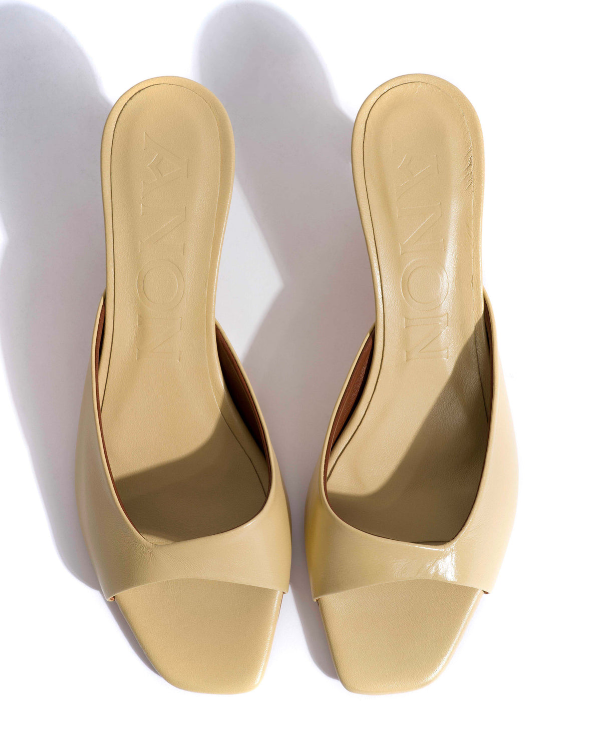 Mazy 55 Shiny lamb Butter yellow