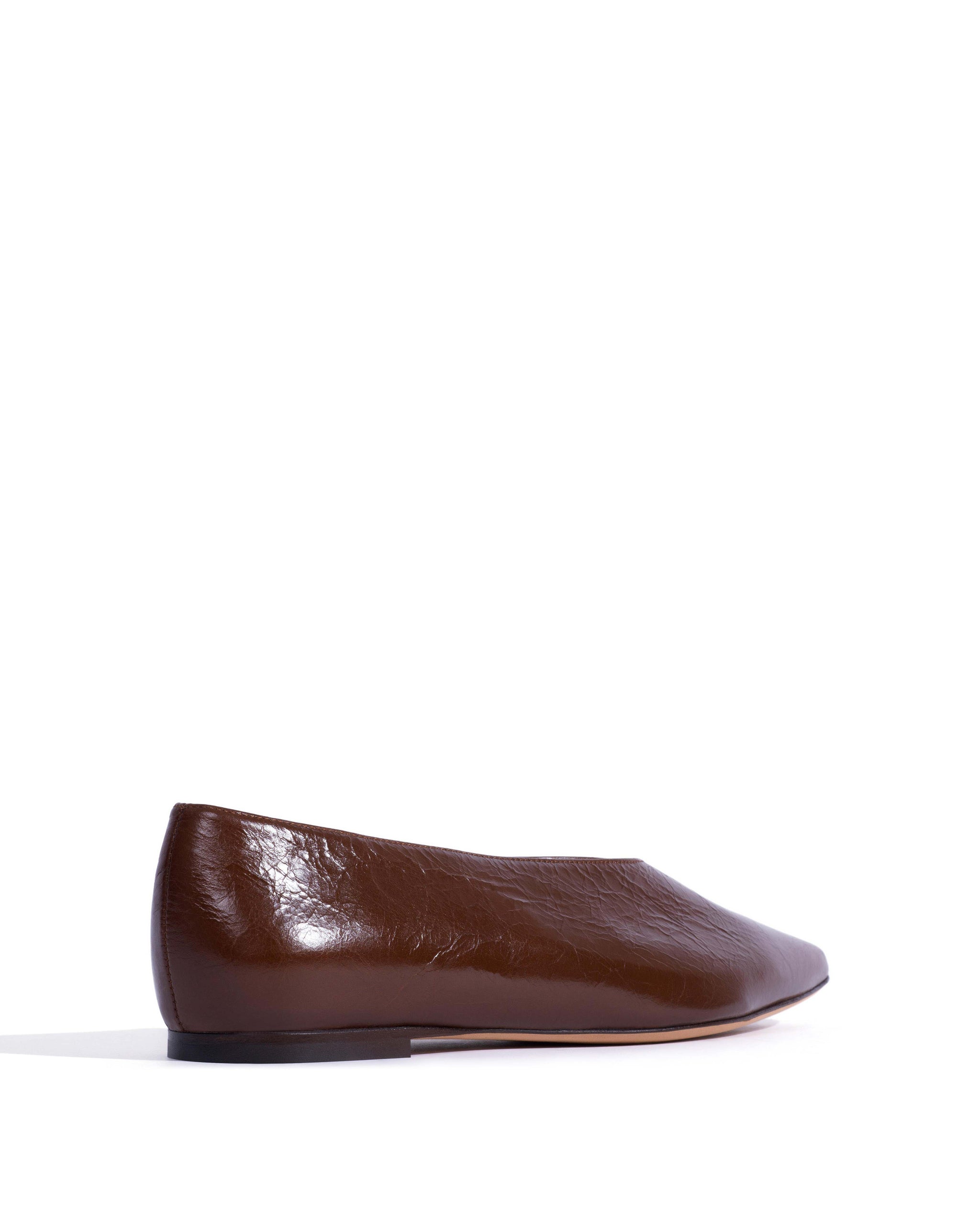 Phia 10 Crinkled polished goat Caramel brown - Anonymous Copenhagen Flat sandals