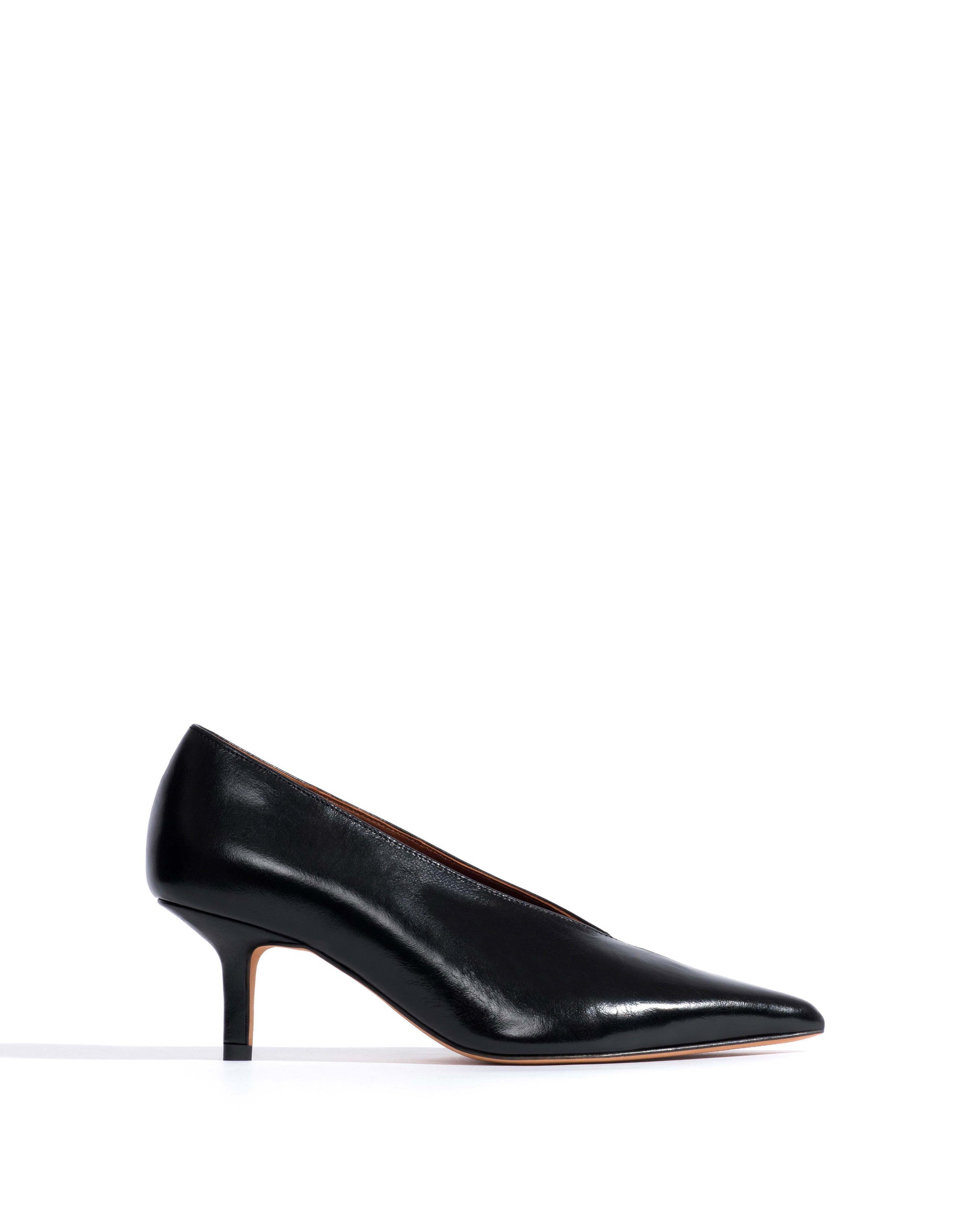 Phia 55 pin Crinkled polished goat Black