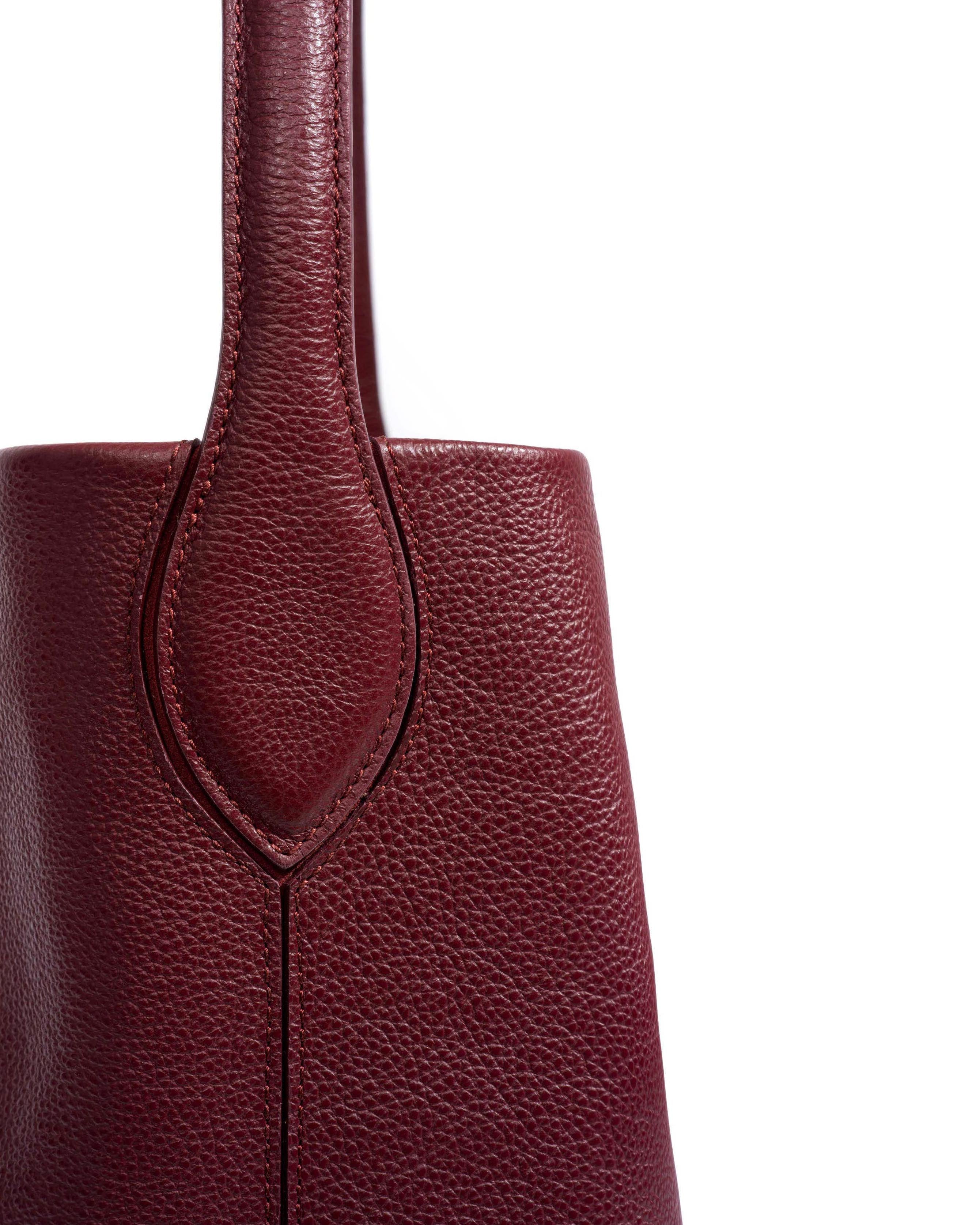 Versa everyday bag Pebbled soft calf Pomegranate