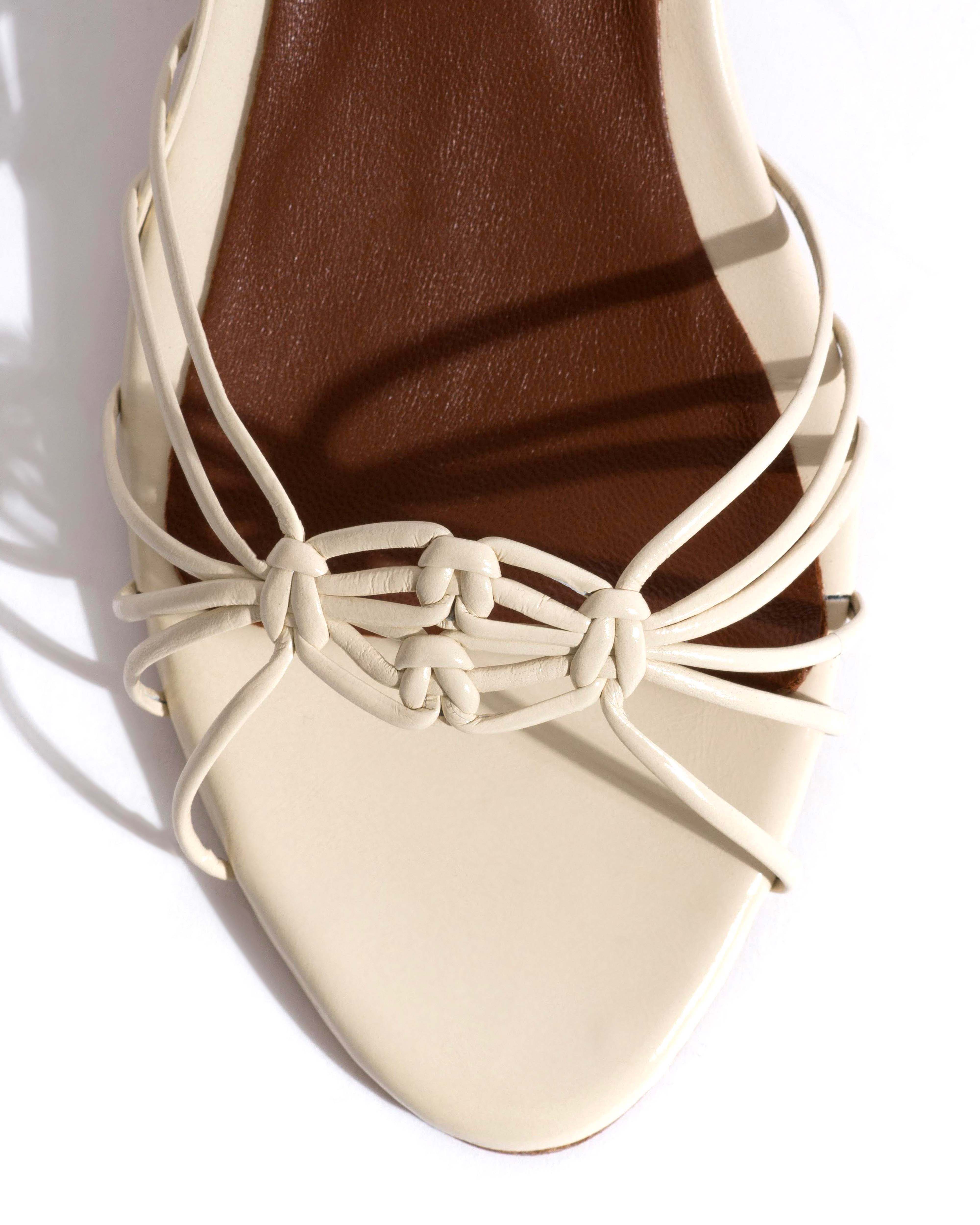 Savannah 40 hand-braided Crinkled polished goat White sand