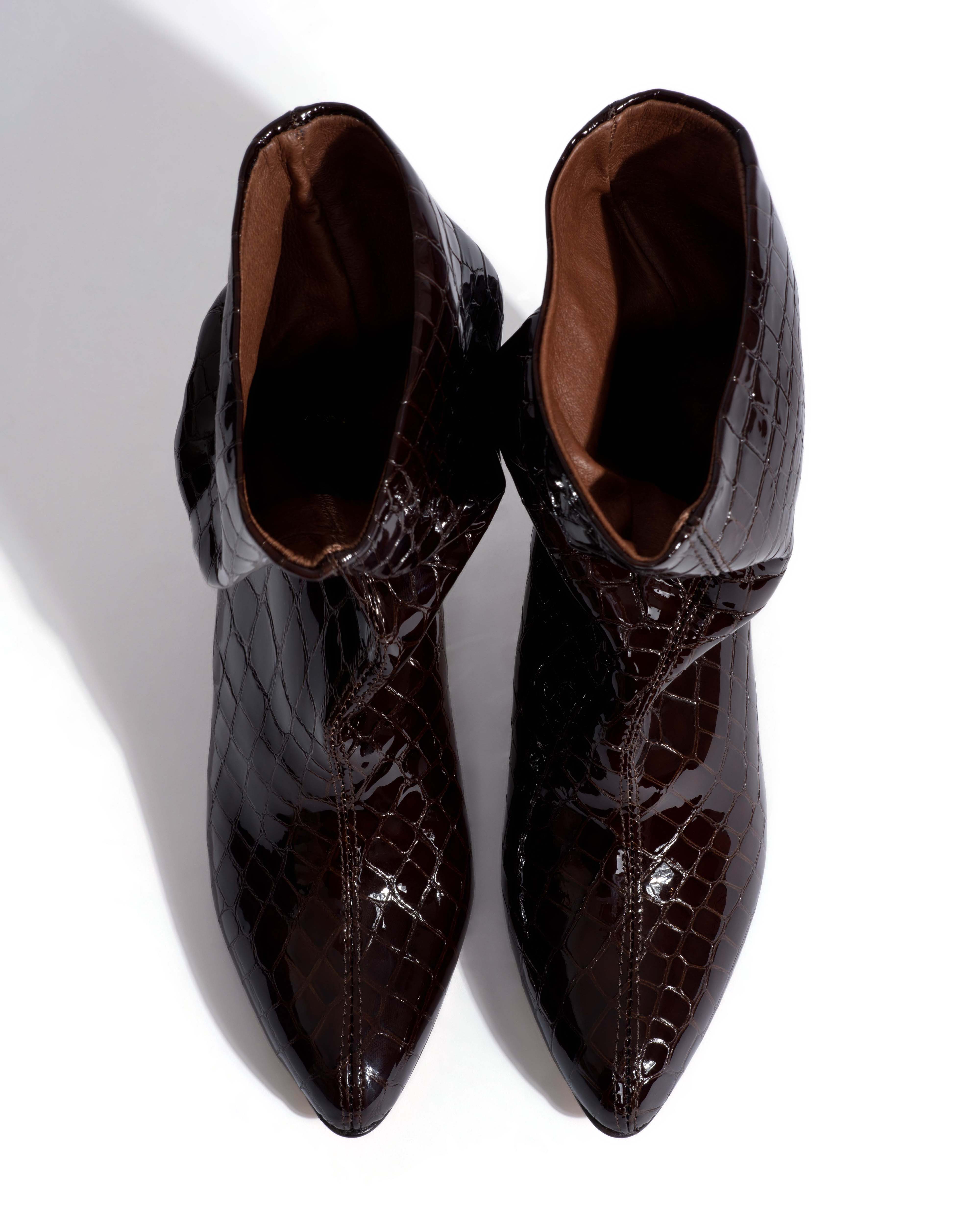 Vully 50 stiletto Polished croco calf Coffee brown