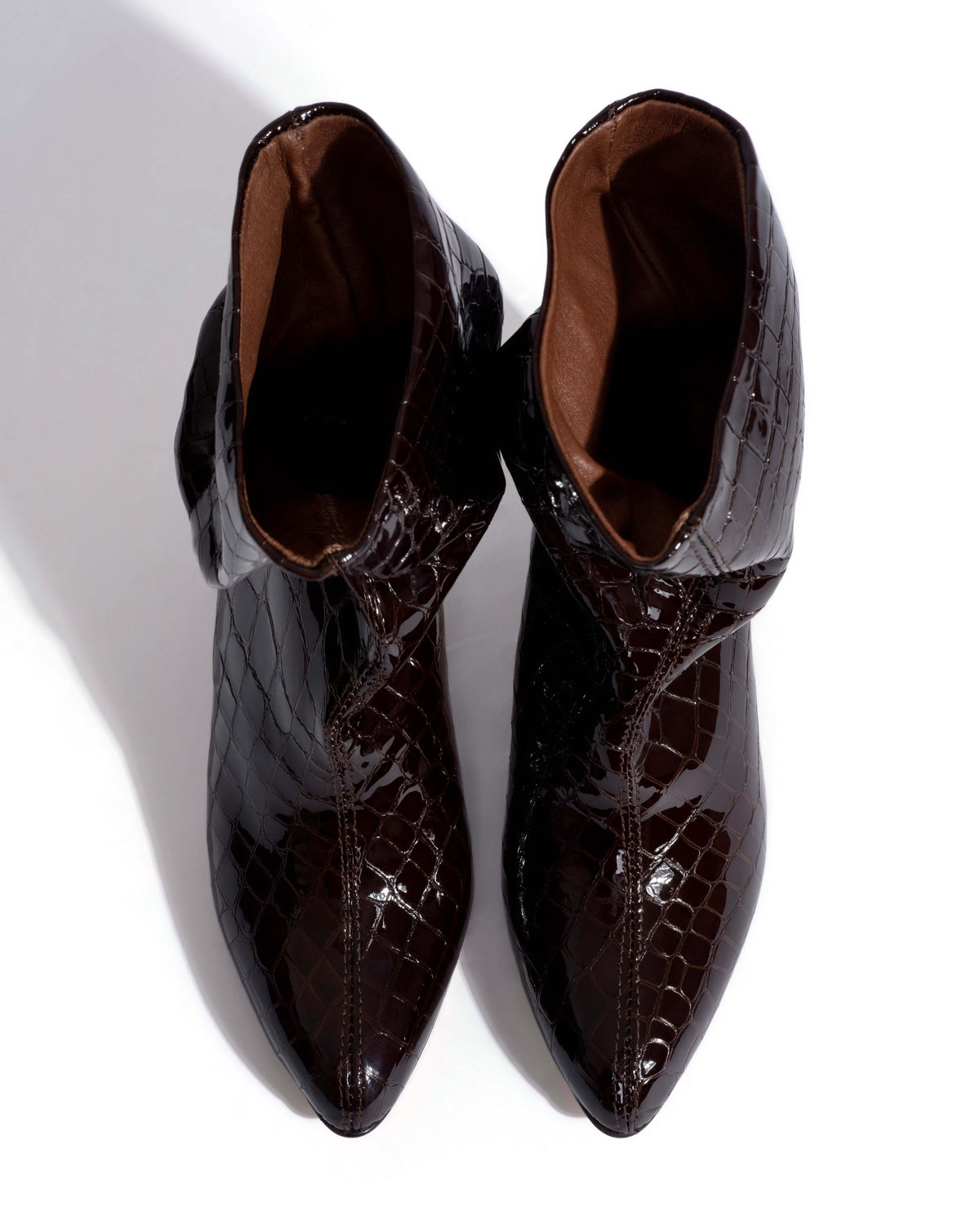 Vully 50 stiletto Polished croco calf Coffee brown