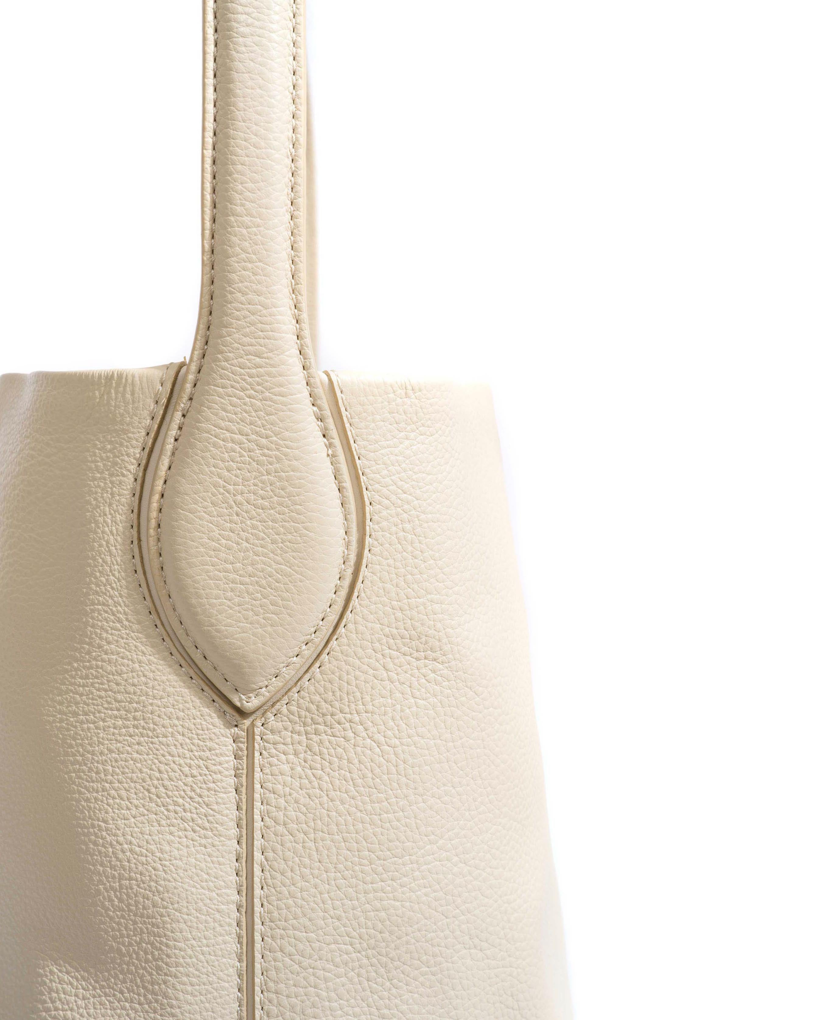 Versa slouchy everyday bag Pebbled soft calf White sand