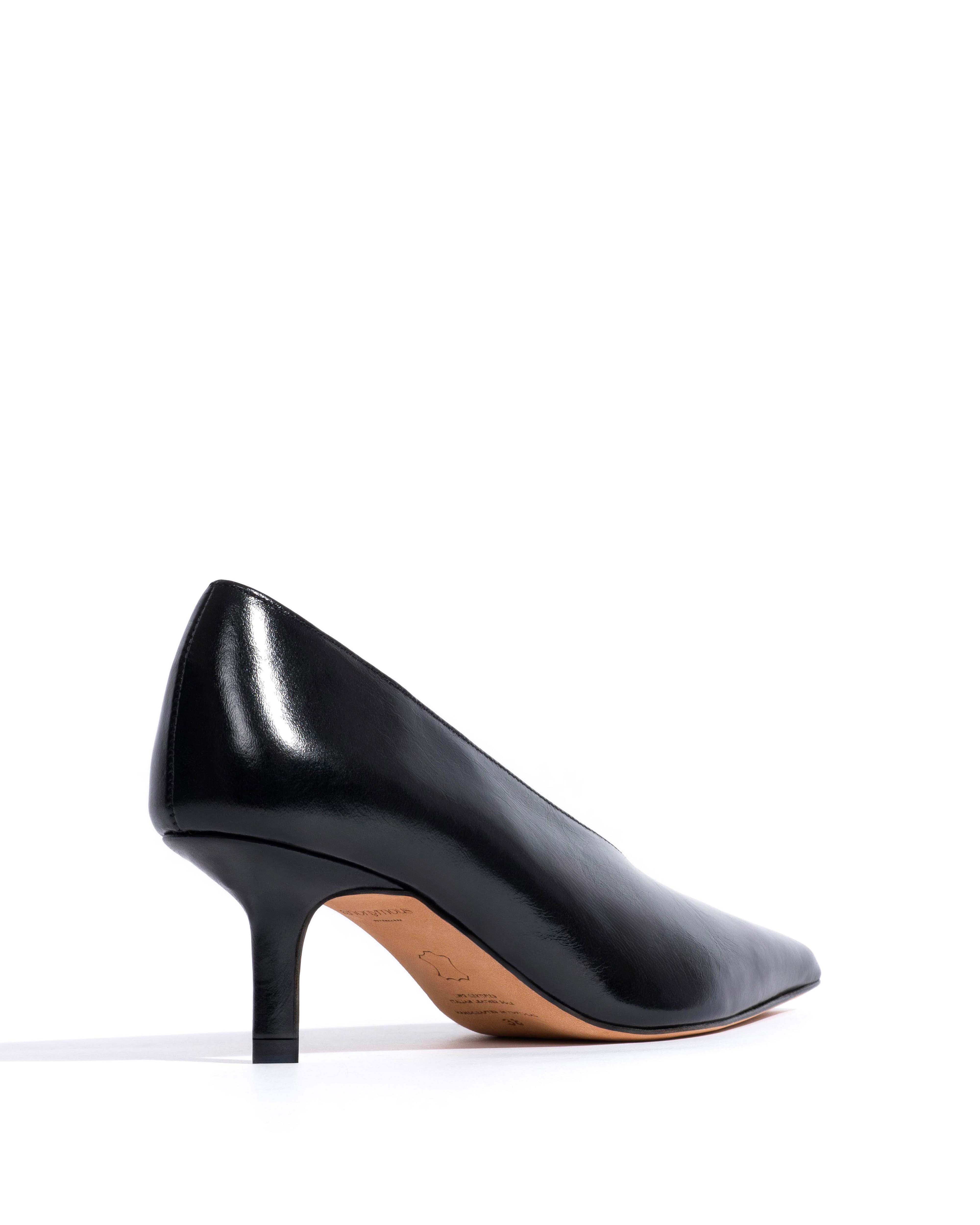 Phia 55 pin Crinkled polished goat Black