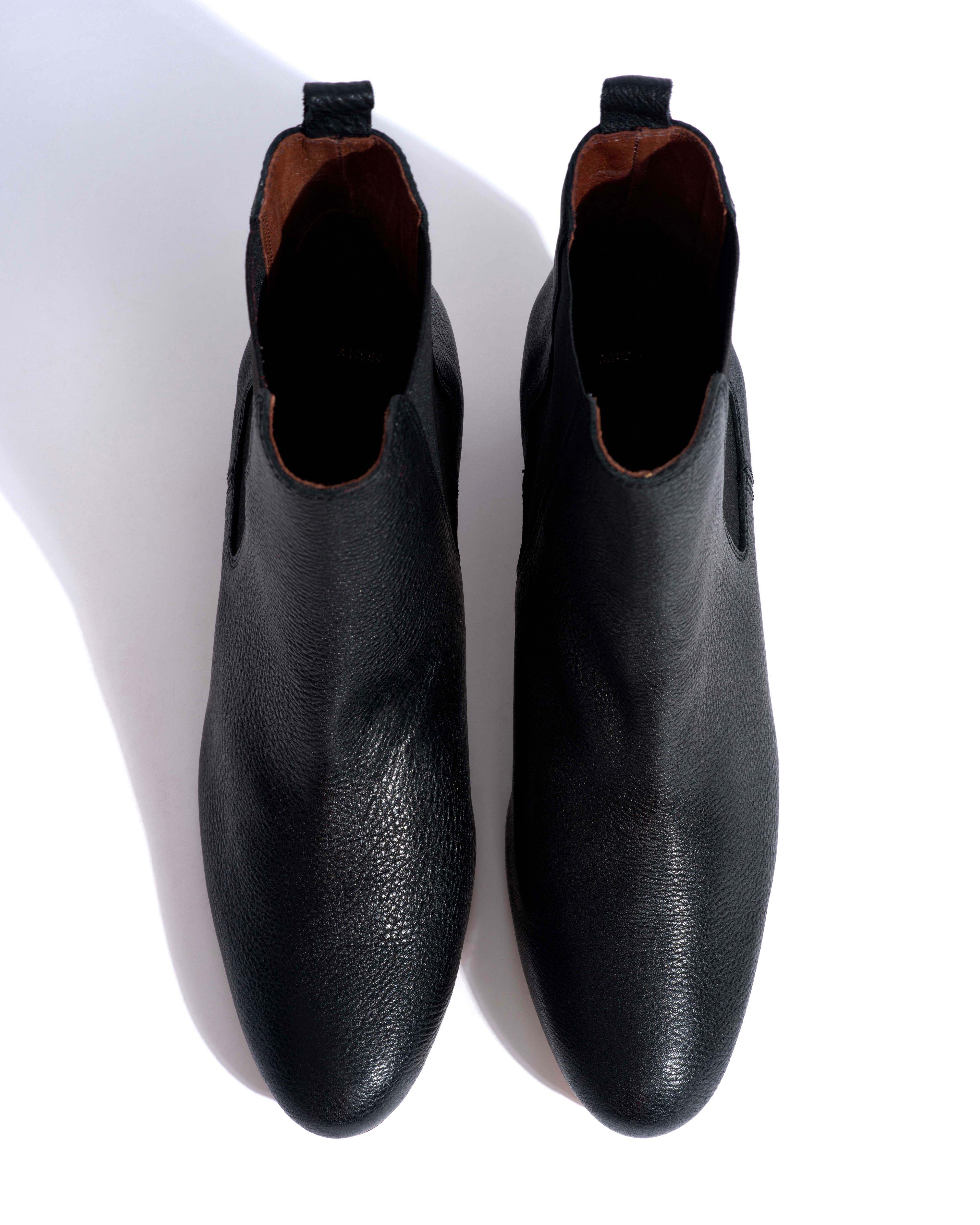 Niabella Natural grain soft calf Black
