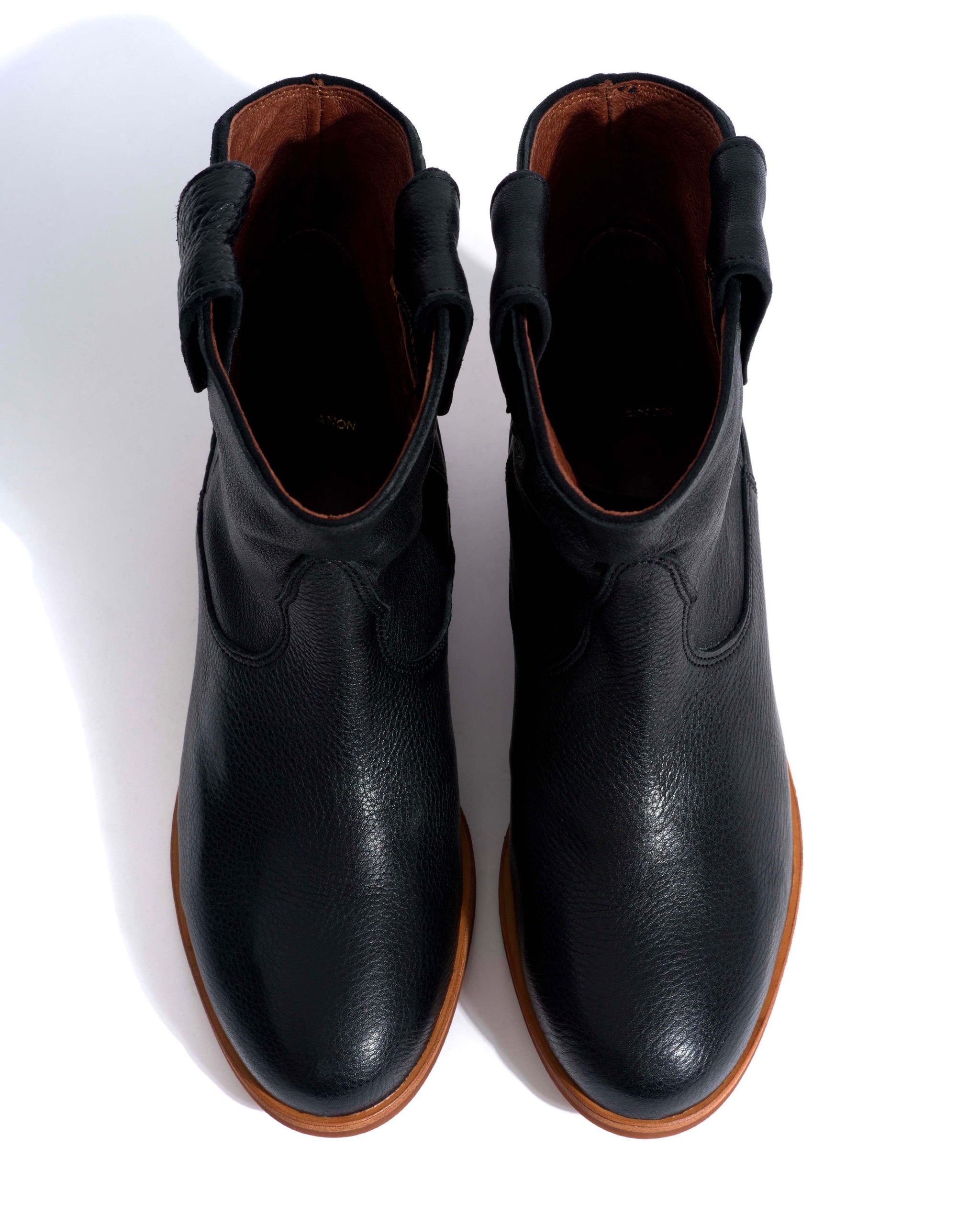 Monja Natural grain soft calf Black