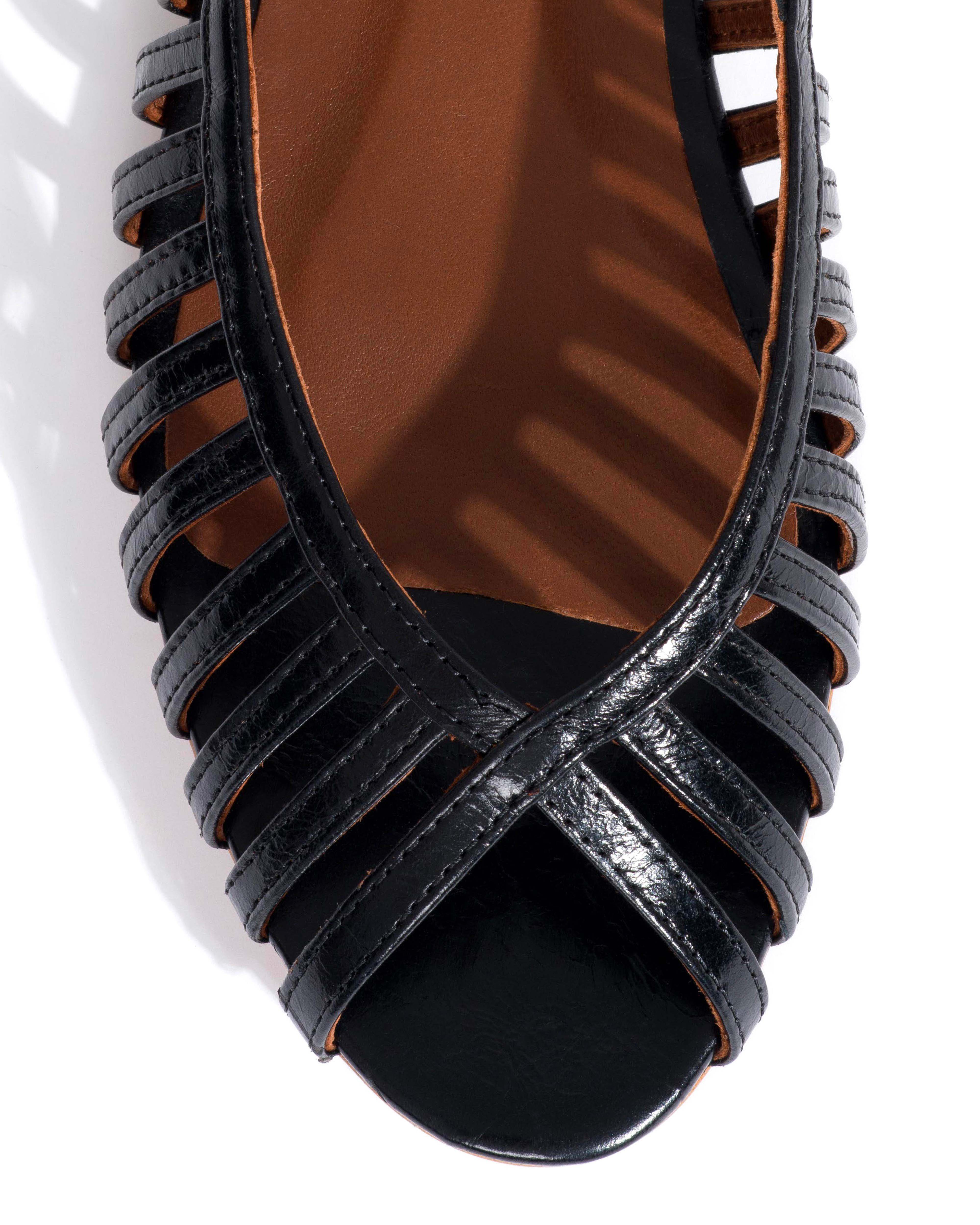 Carminho 10 Crinkled polished goat Black