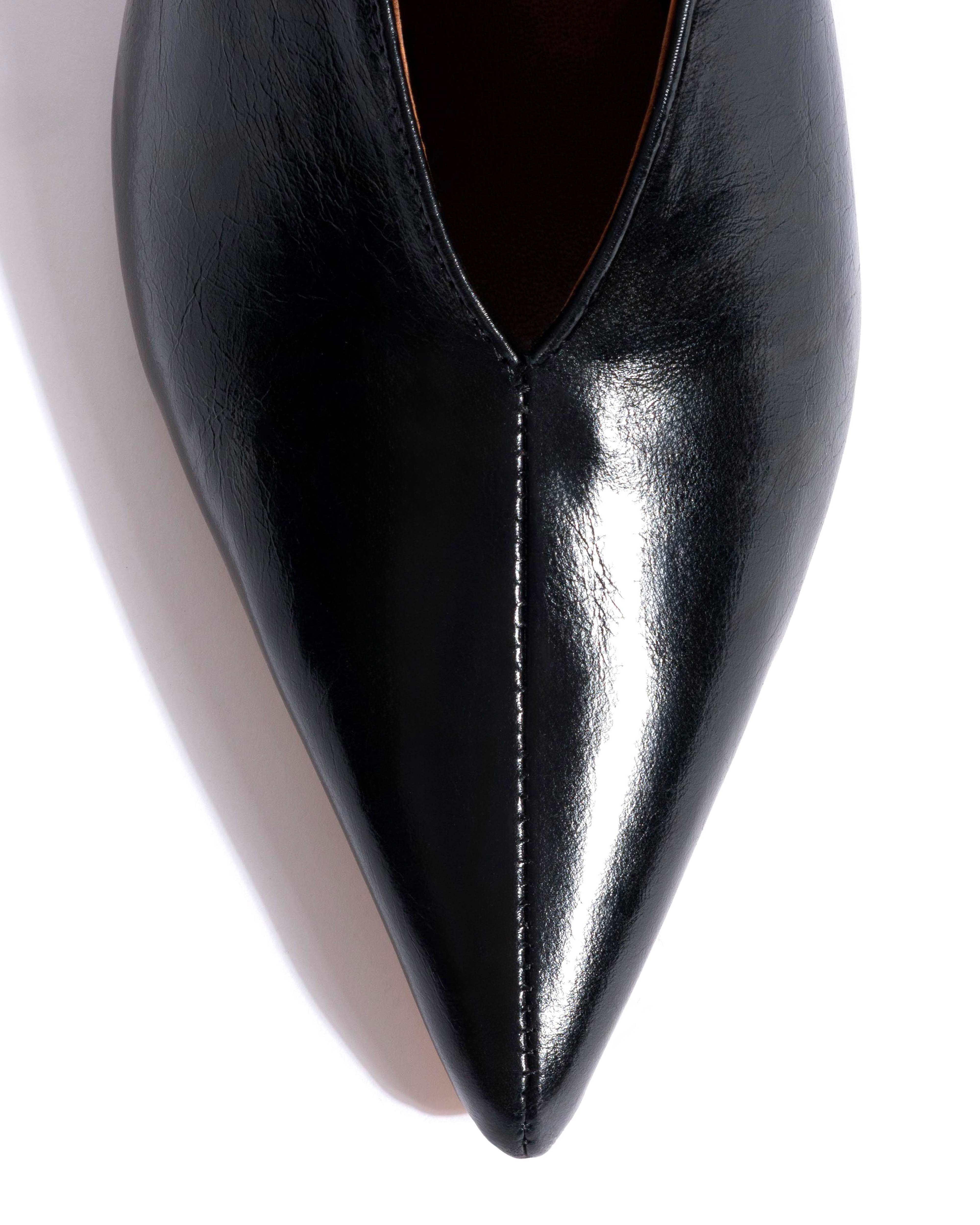 Phia 55 pin Crinkled polished goat Black