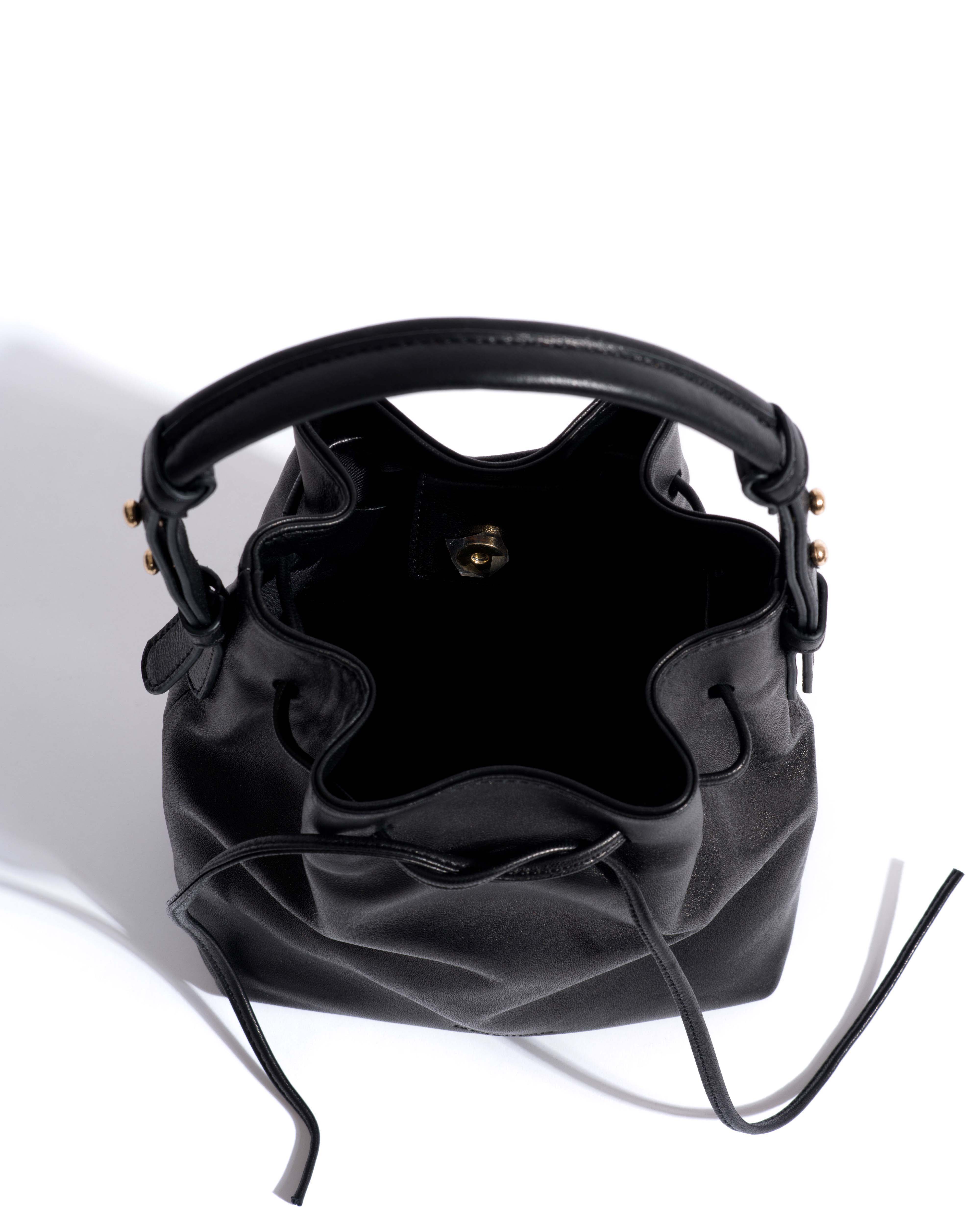 Kacey petite bucket bag Silky lamb Black