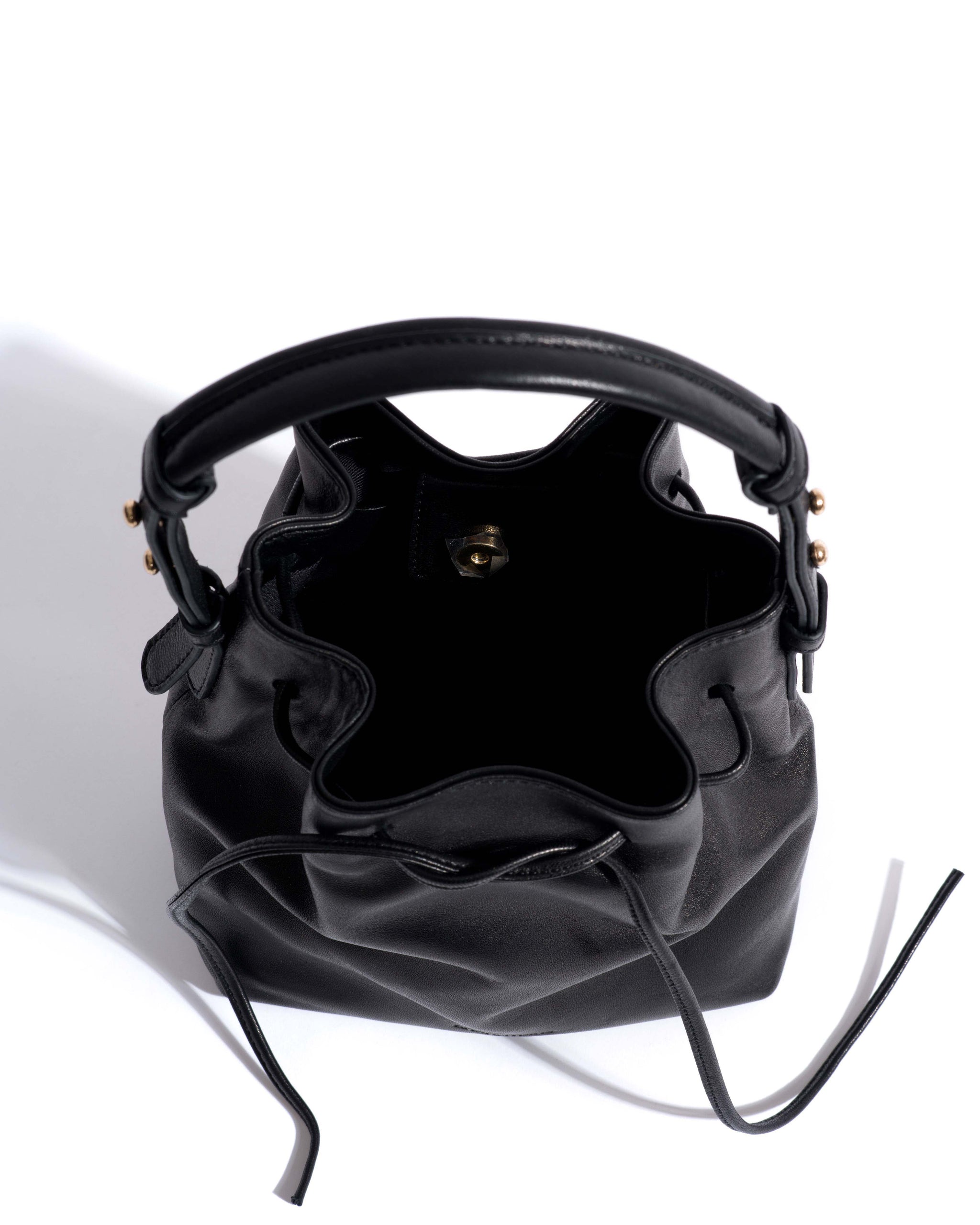 Kacey petite bucket bag Silky lamb Black