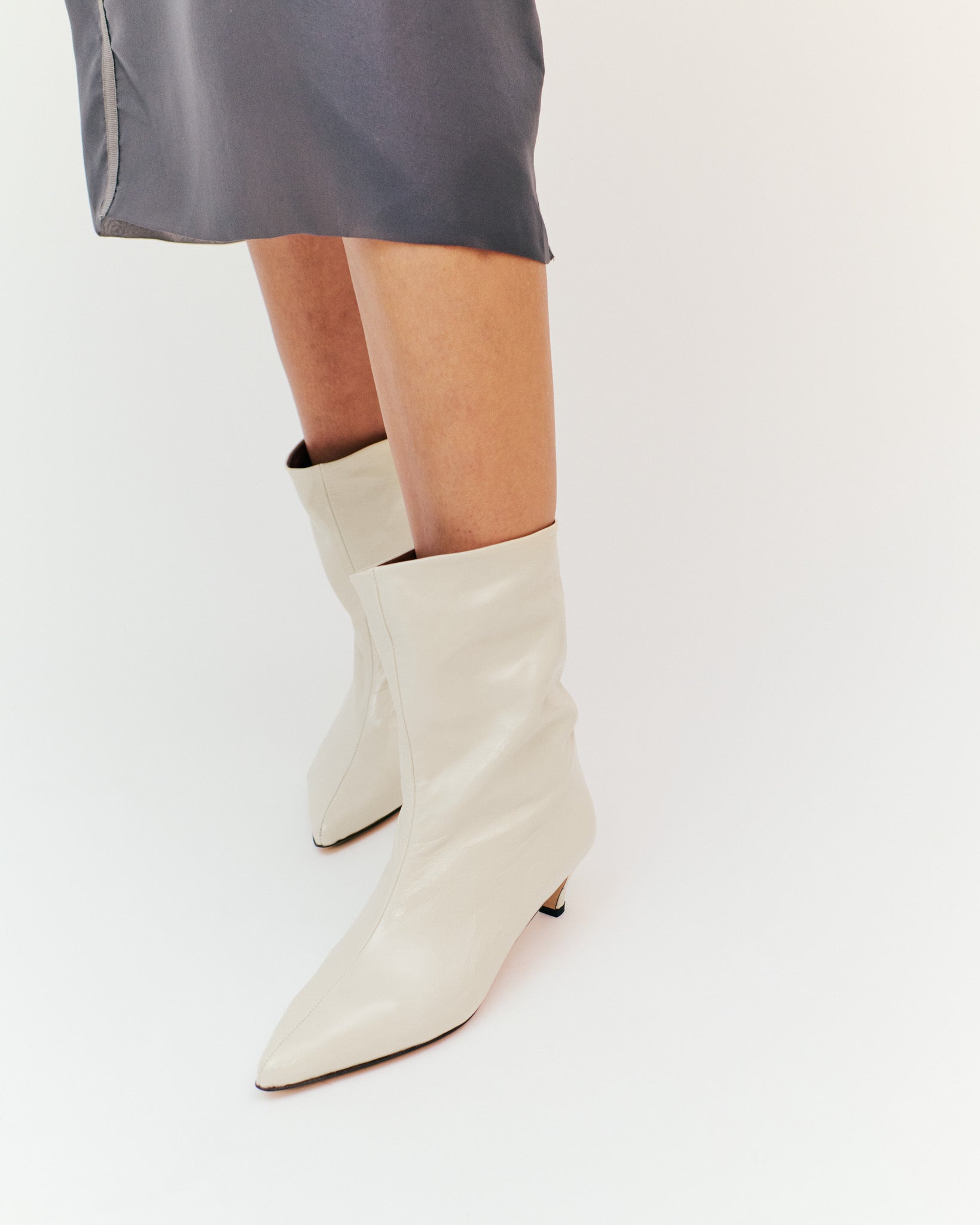 Sweeney 40 stiletto Crinkled soft calf White sand