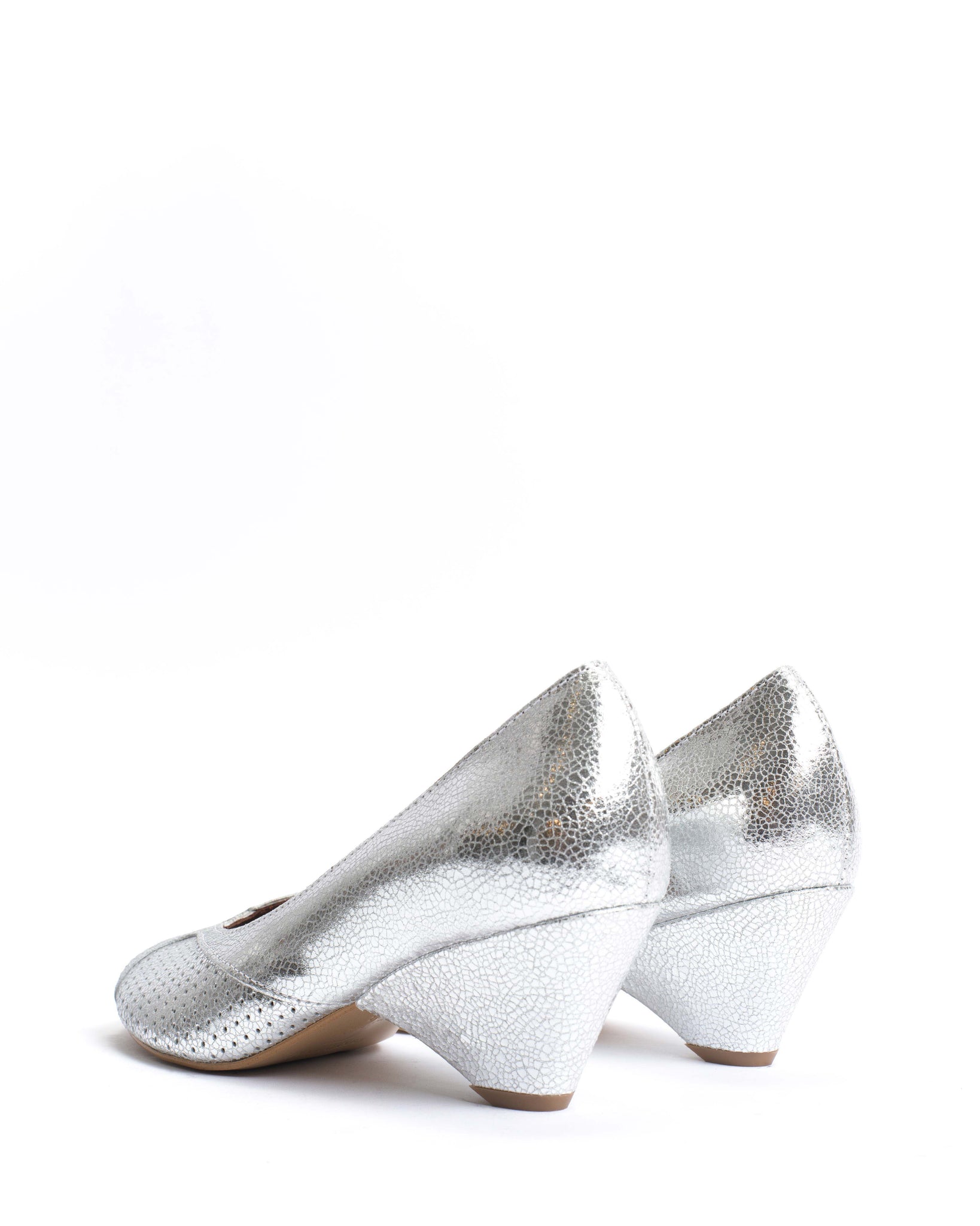 Tiffany triangle Crackled metallic goat Silver - Anonymous Copenhagen