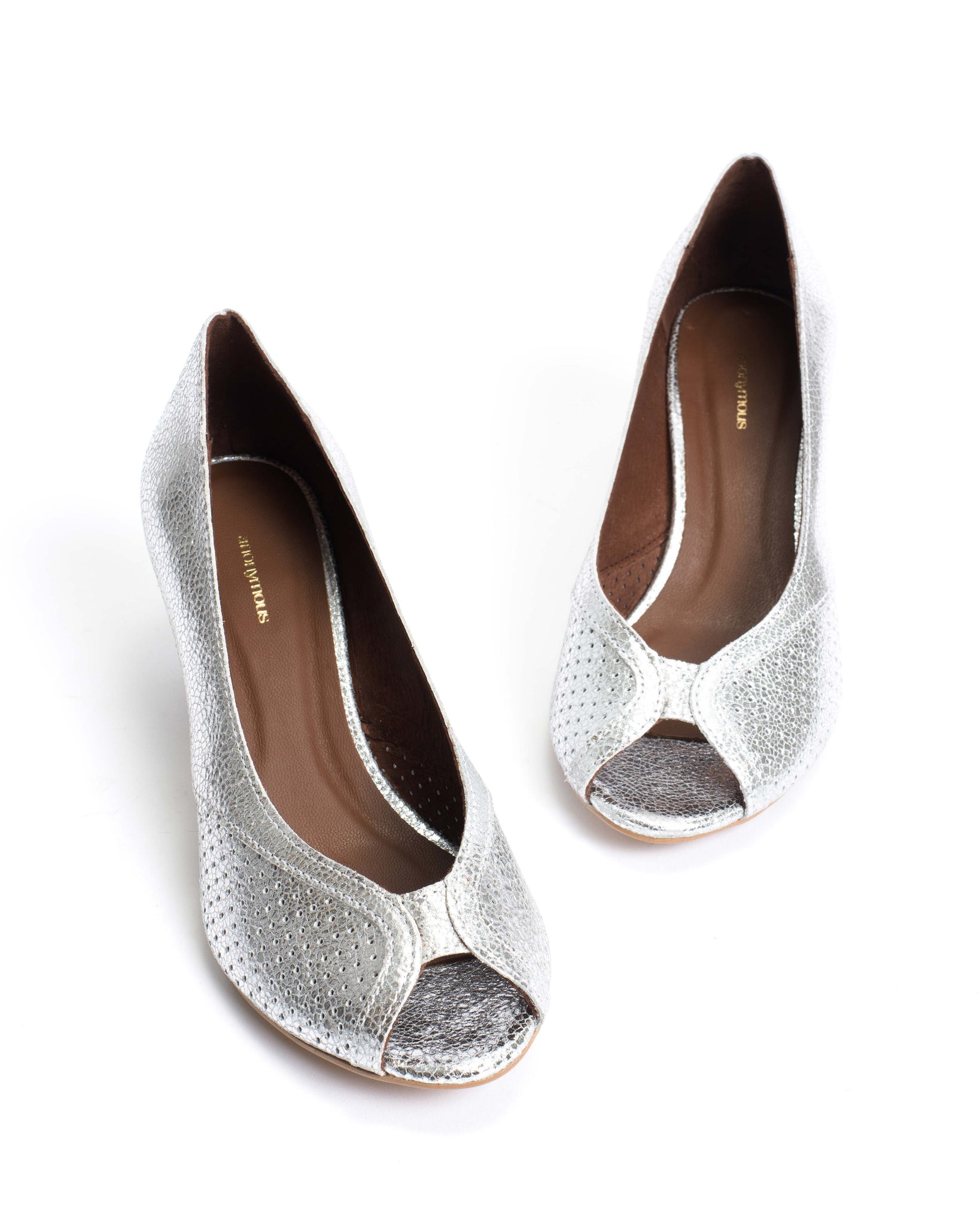 Tiffany triangle Crackled metallic goat Silver - Anonymous Copenhagen